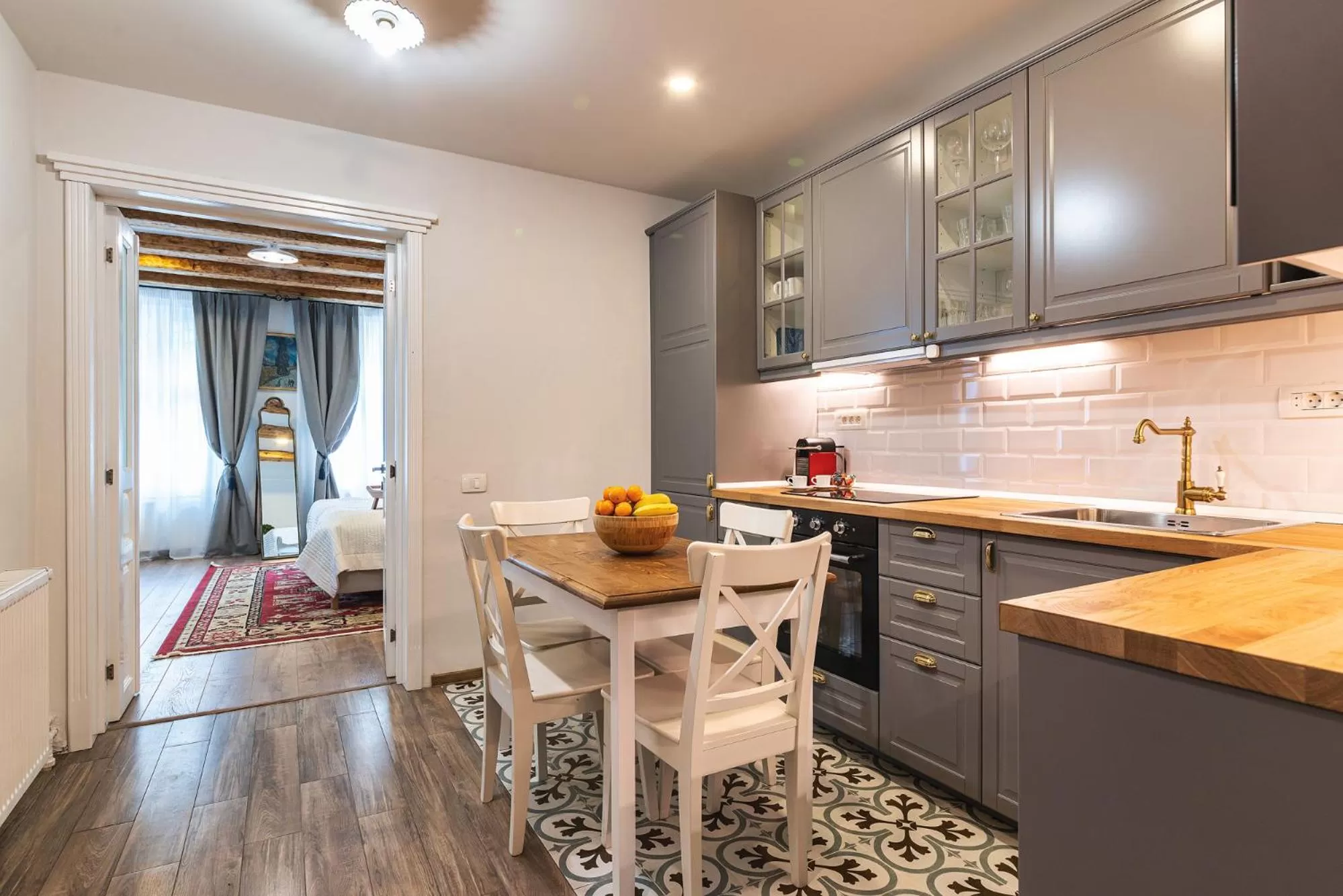 Kitchen or kitchenette in Nikolas Haus Premium Historic Center Stay & Free Parking