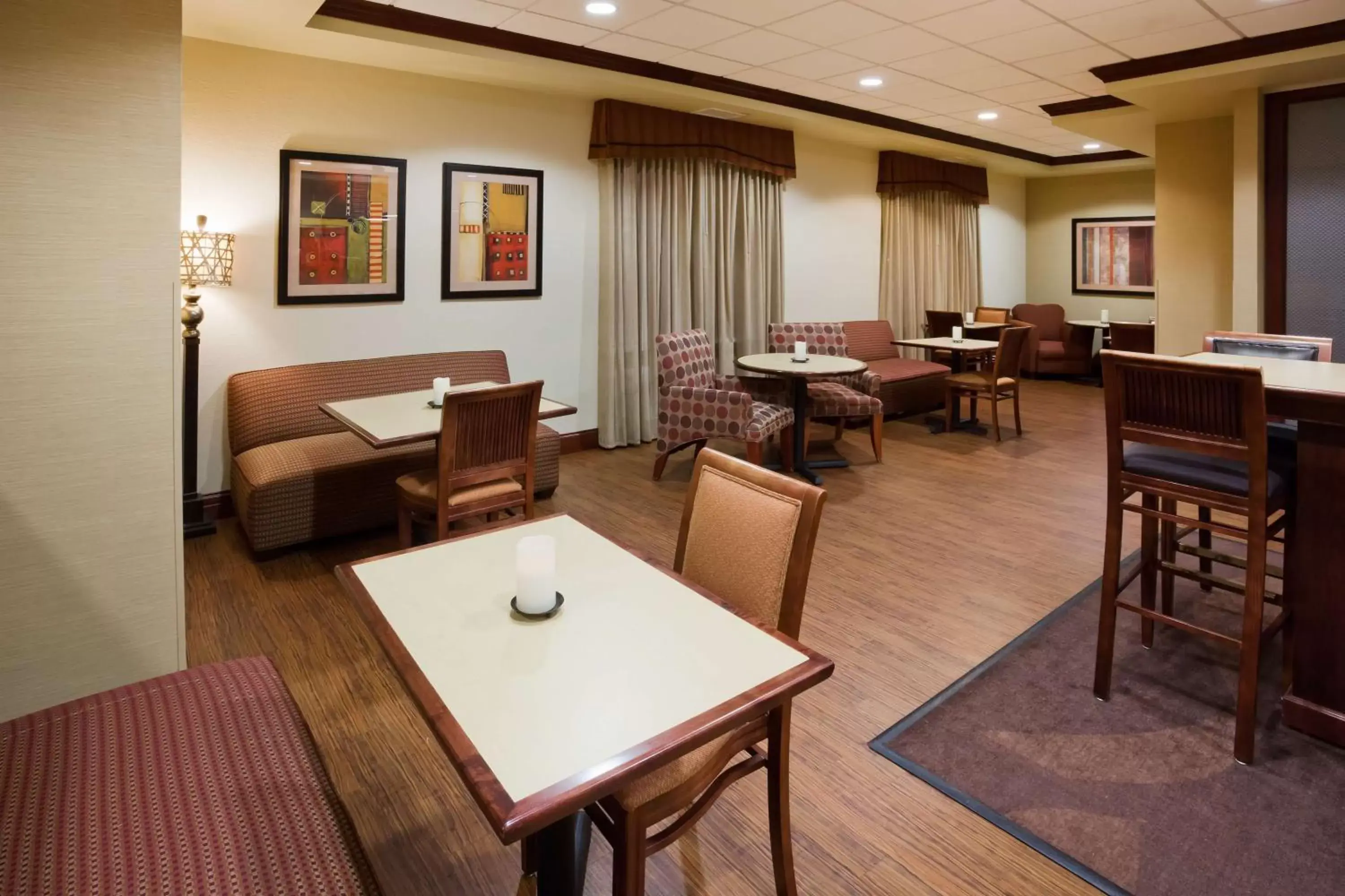 Lobby or reception, Restaurant/Places to Eat in Hampton Inn Fairmont