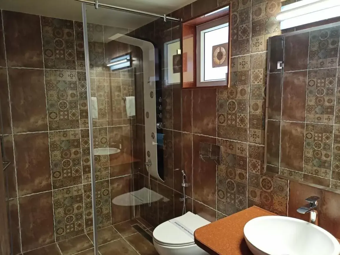 Shower, Bathroom in Resort Terra Paraiso