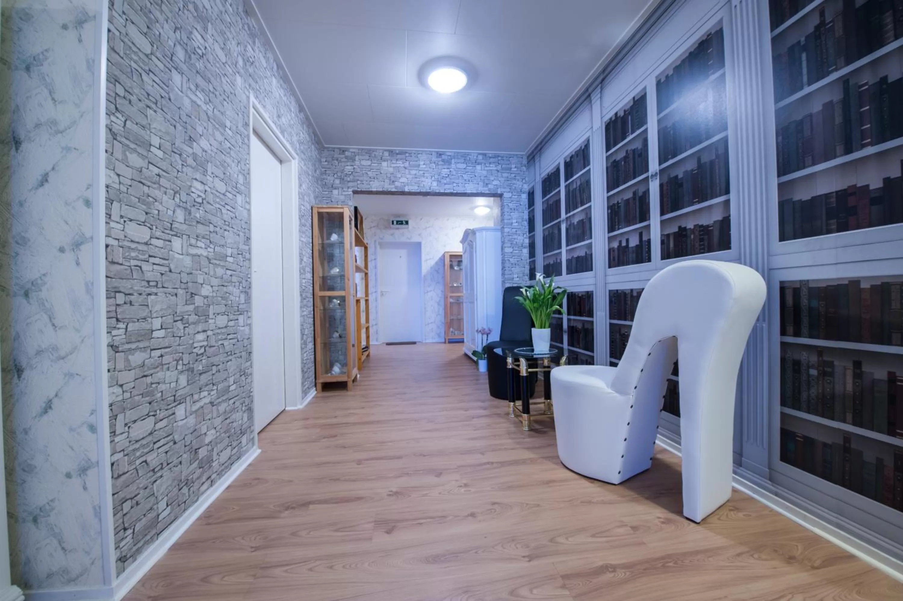 Library in Hotel Forsthaus Sellin