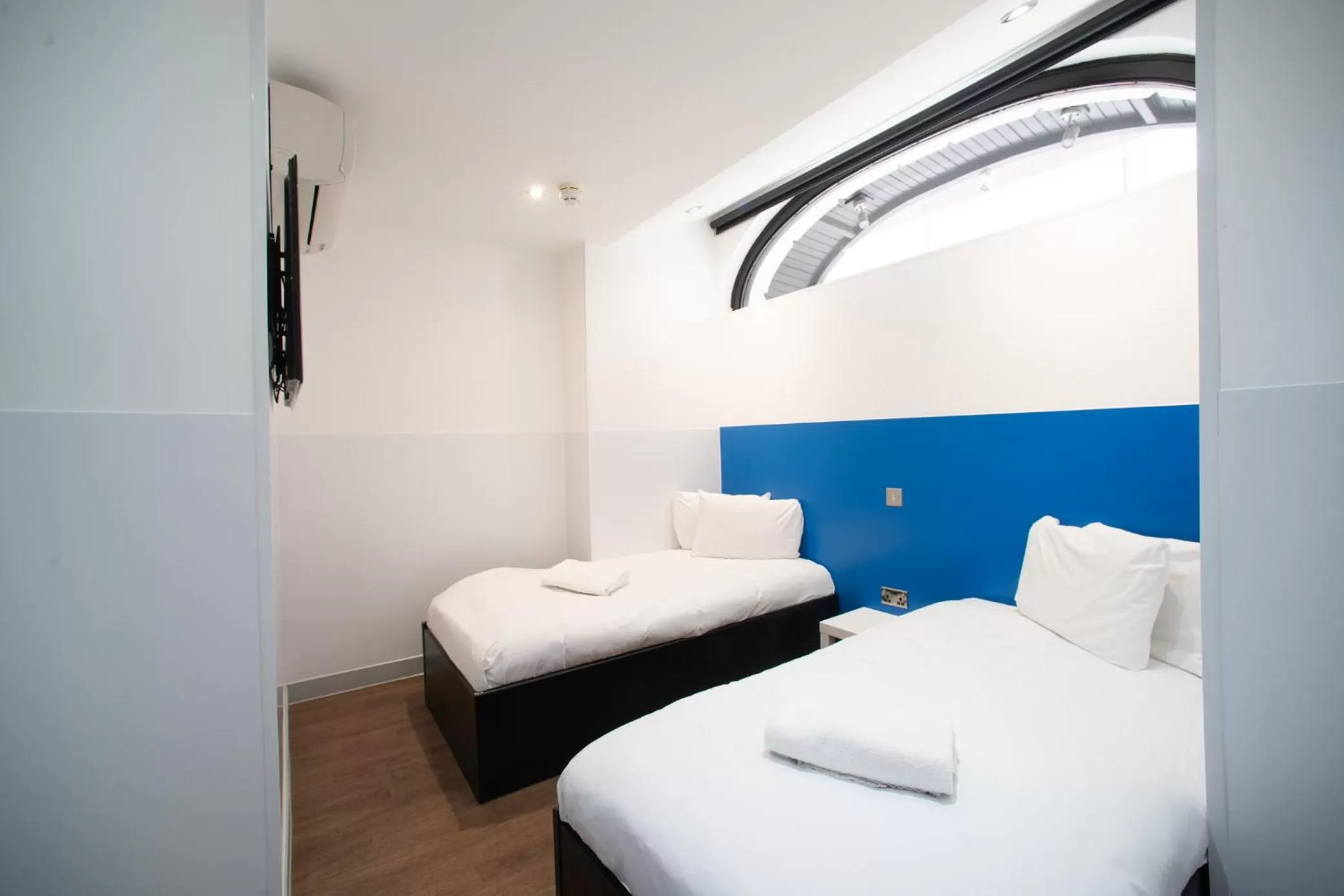 Bedroom, Bed in CiTi Hotel London Luton