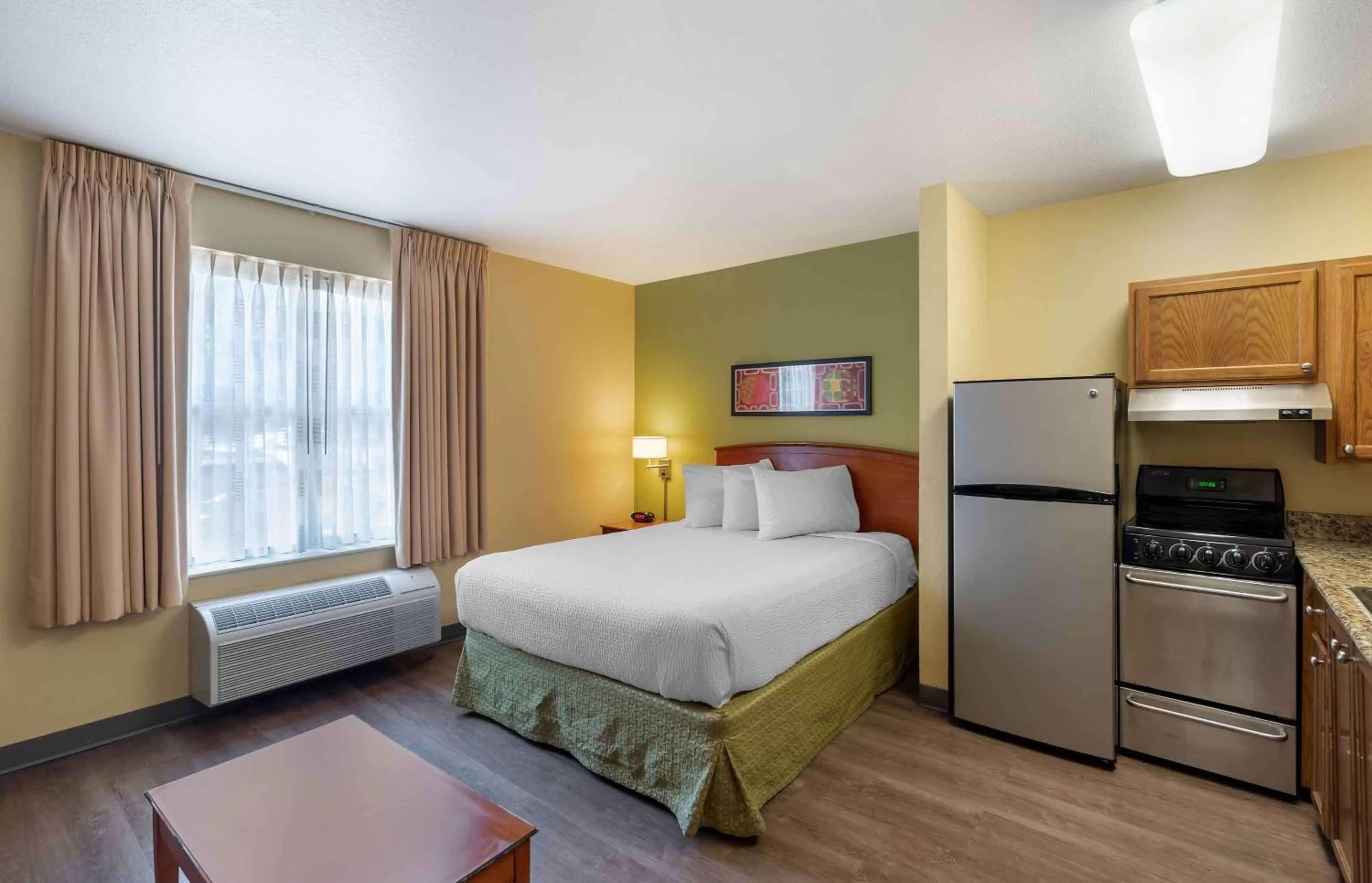 Bedroom, Bed in Extended Stay America Suites - Norfolk - Virginia Beach