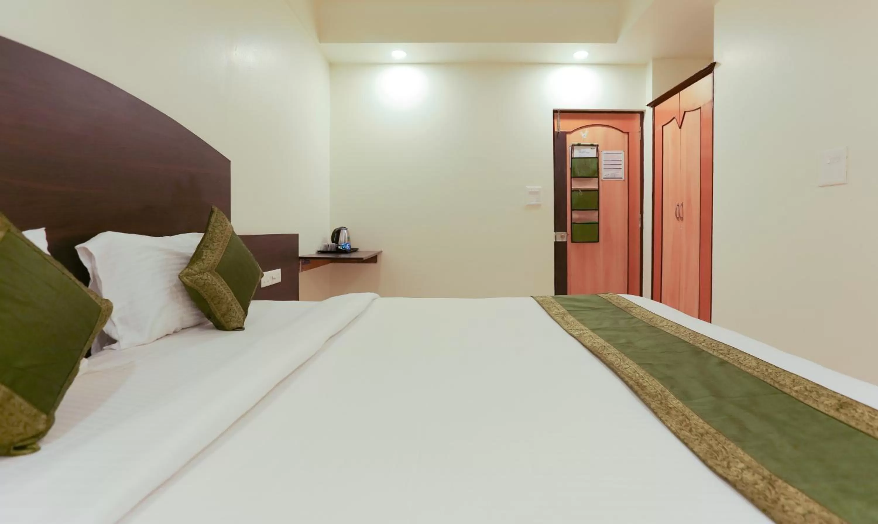 Photo of the whole room, Bed in Itsy Hotels Hill View Ex