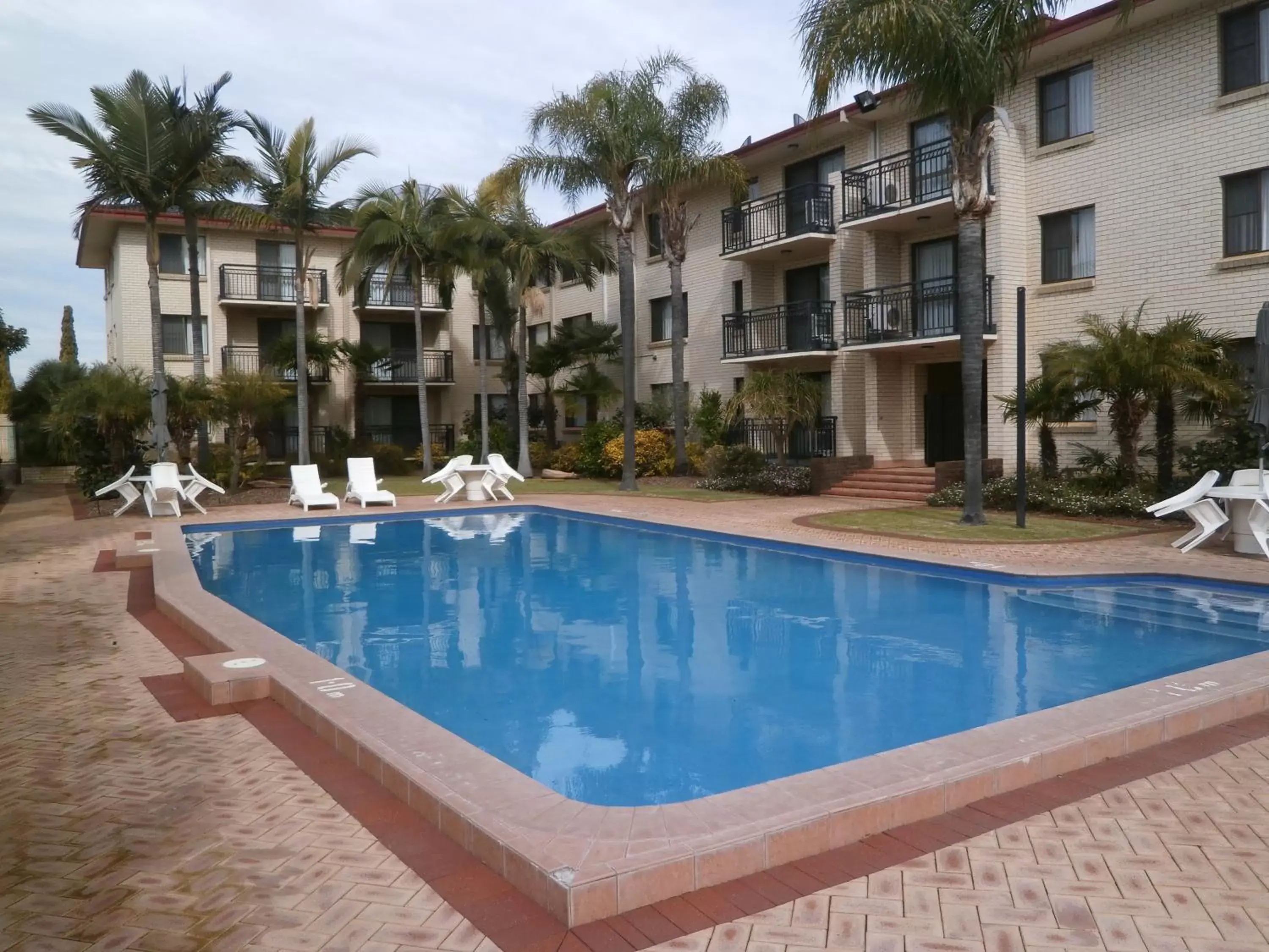 Swimming pool, Property Building in Great Eastern Motor Lodge