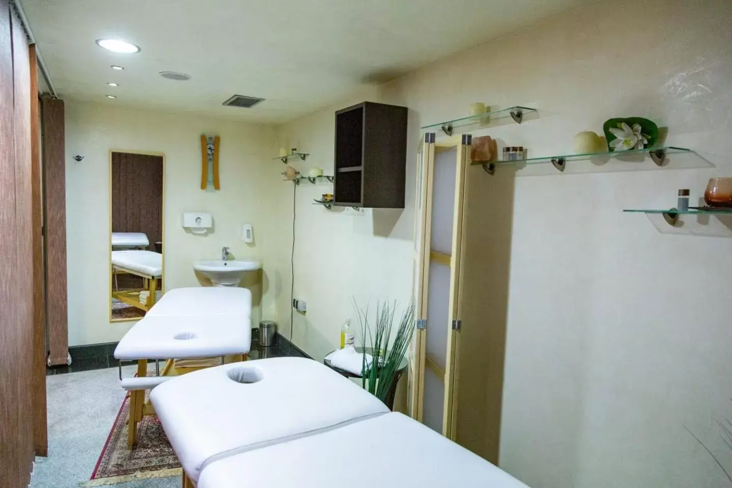 Massage, Bathroom in Prezident Hotel