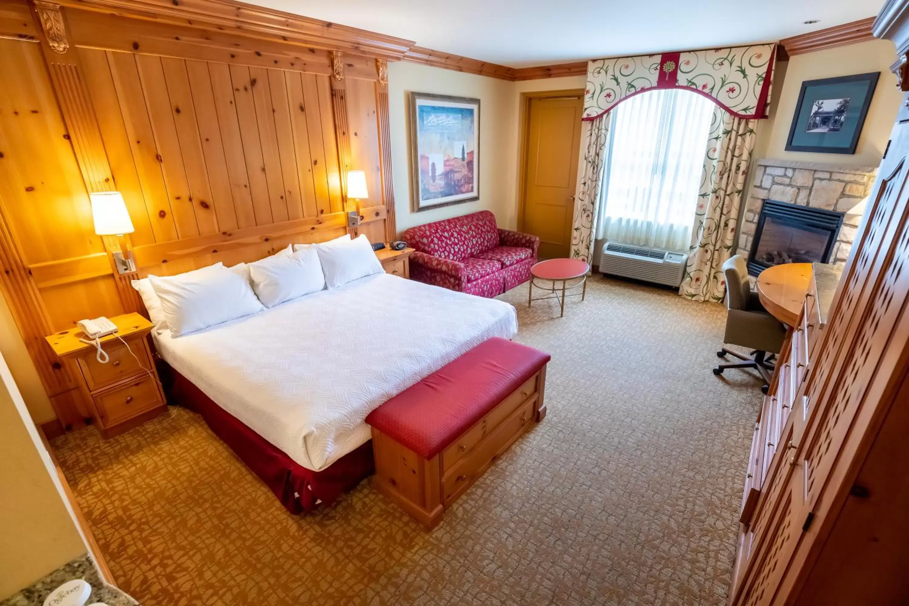 Lakeside Preferred King Room in Oglebay Resort