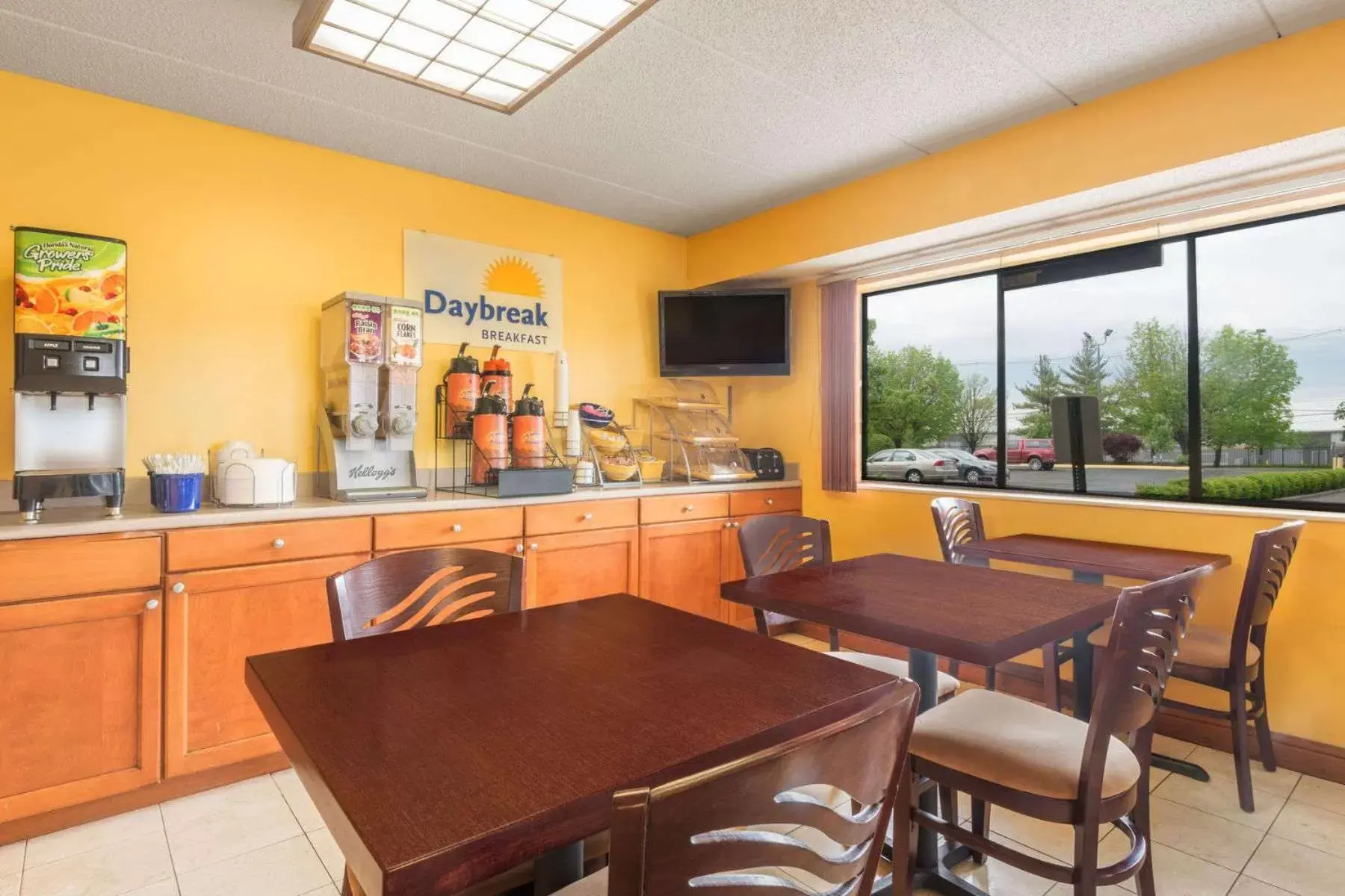 Restaurant/Places to Eat in Days Inn by Wyndham Columbus Fairgrounds