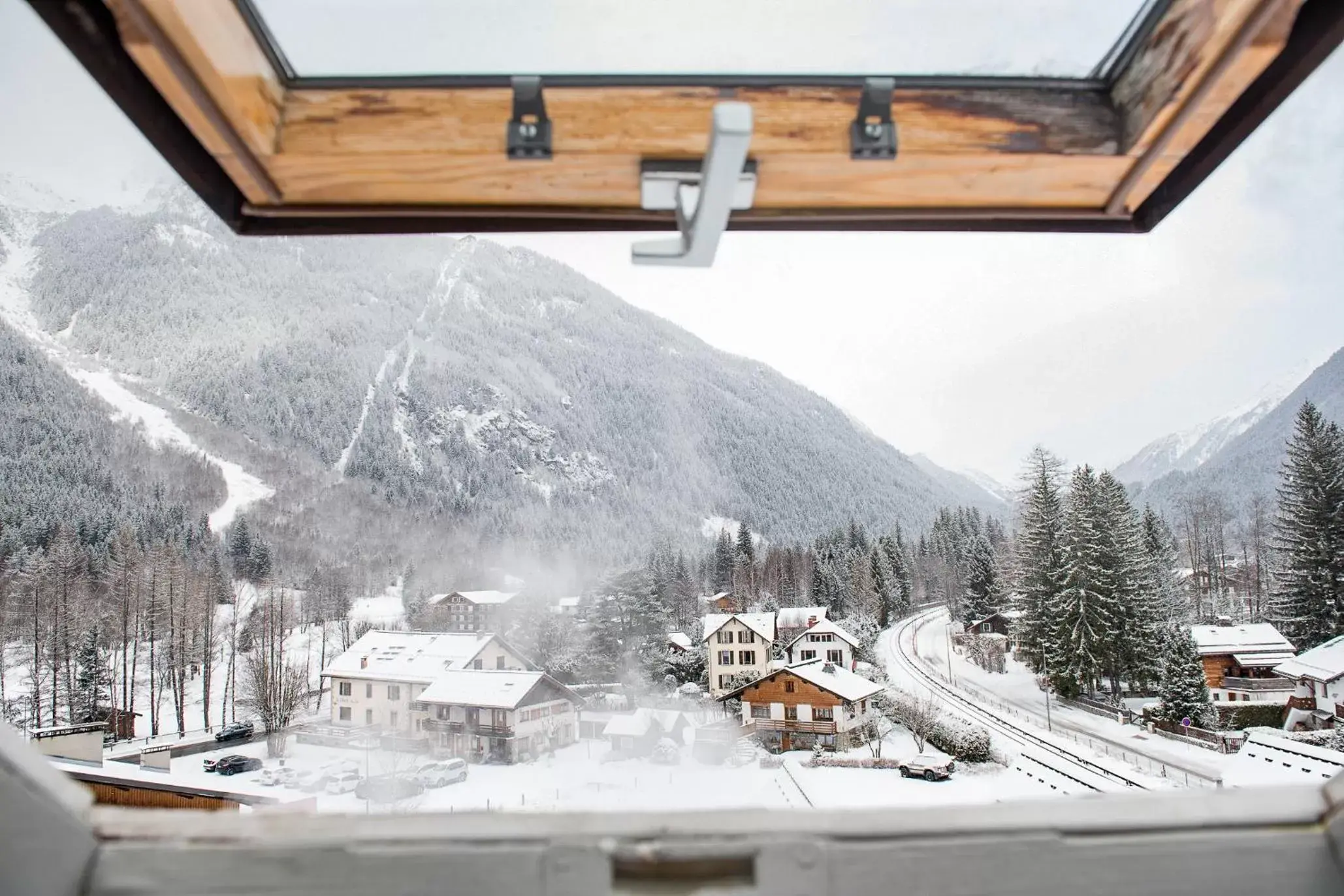 Neighbourhood, Winter in Eden Hotel, Apartments and Chalet Chamonix Les Praz