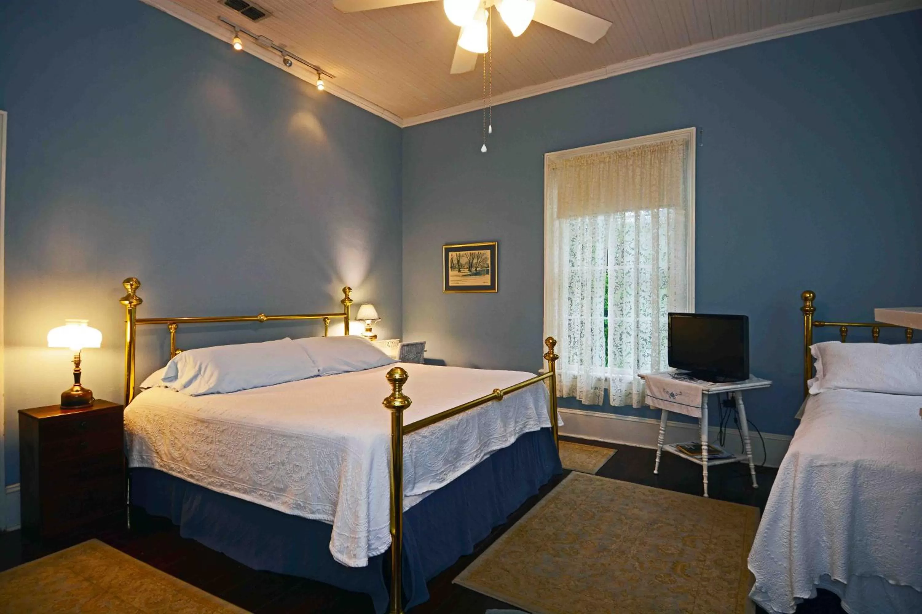 Photo of the whole room, Bed in 1872 Denham Inn