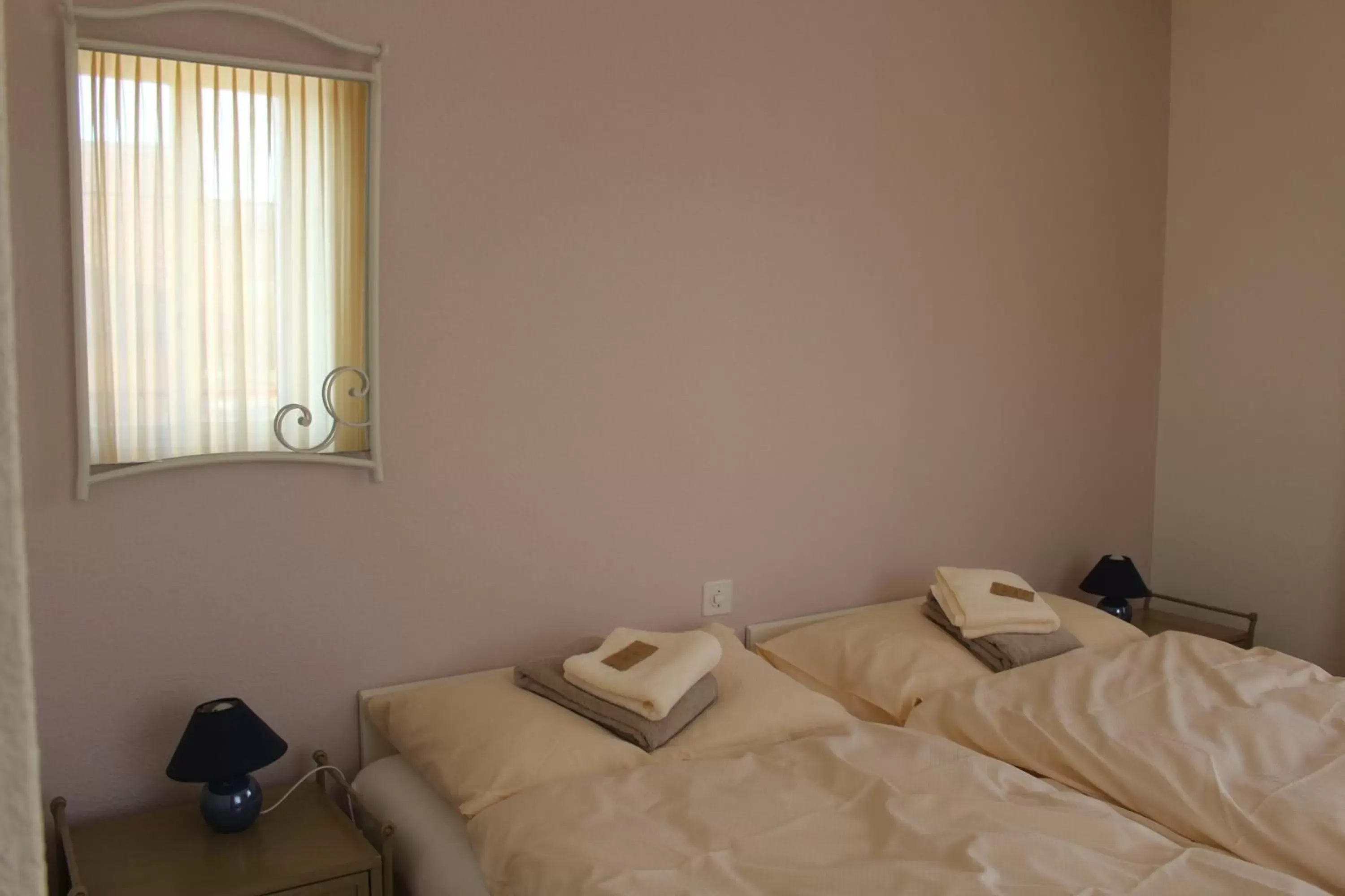 Double Room in Hôtel de la Gare Double Room in Hôtel de la Gare