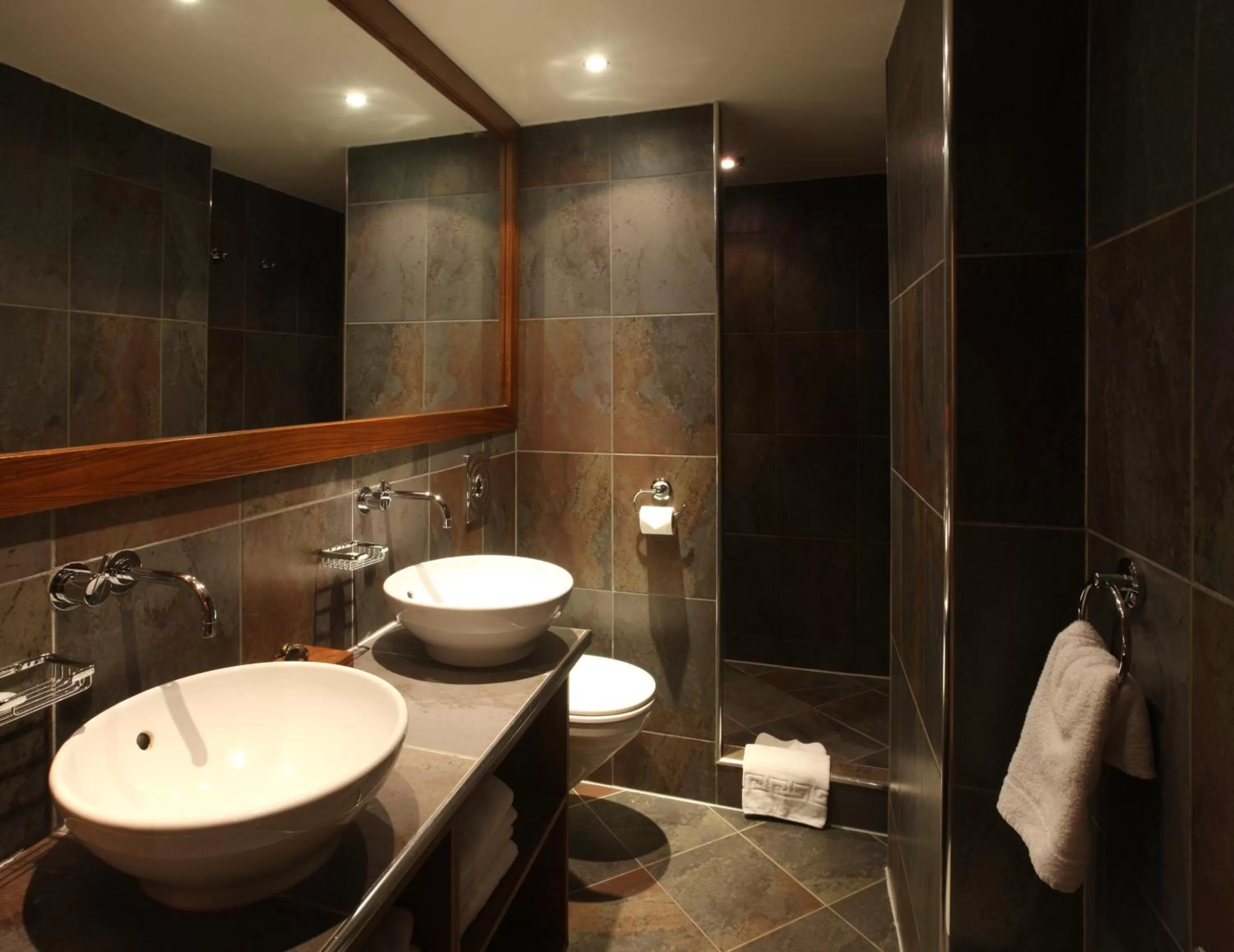 Bathroom in Mayflower Hotel