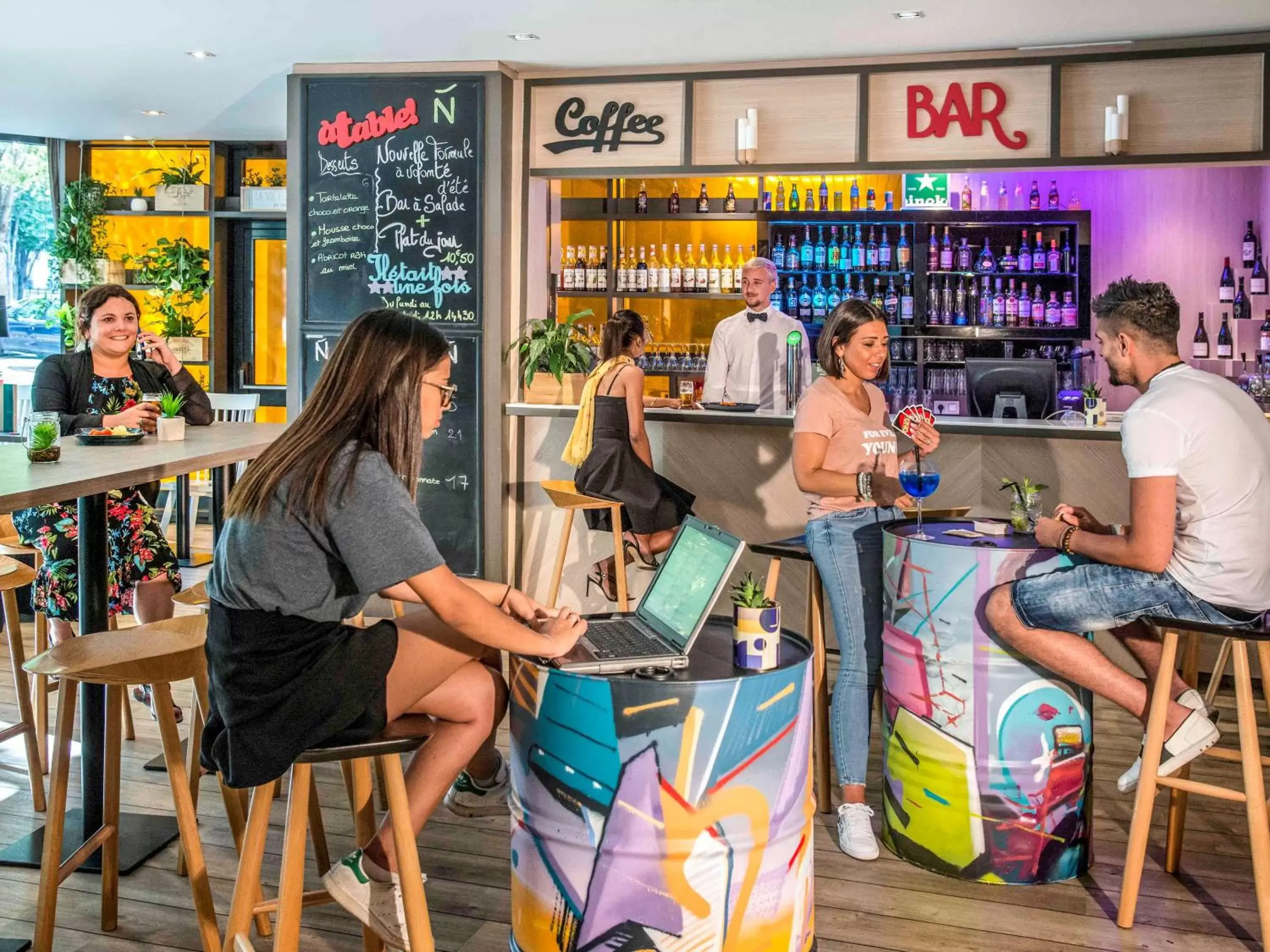 Lounge or bar in Novotel Marseille Centre Prado Vélodrome