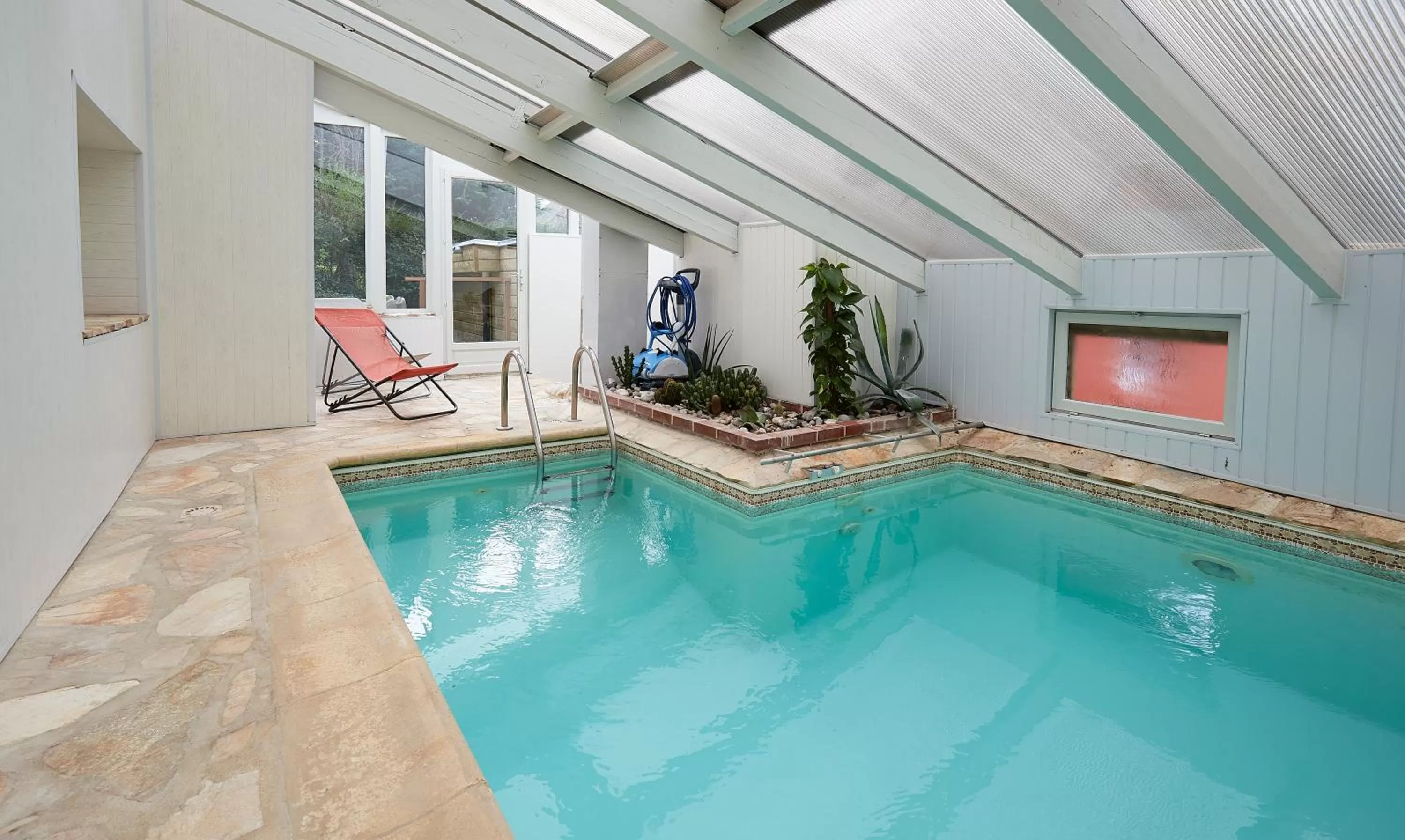 Swimming pool in The Originals Hôtel Le Cise Restaurant Chambres et Suites