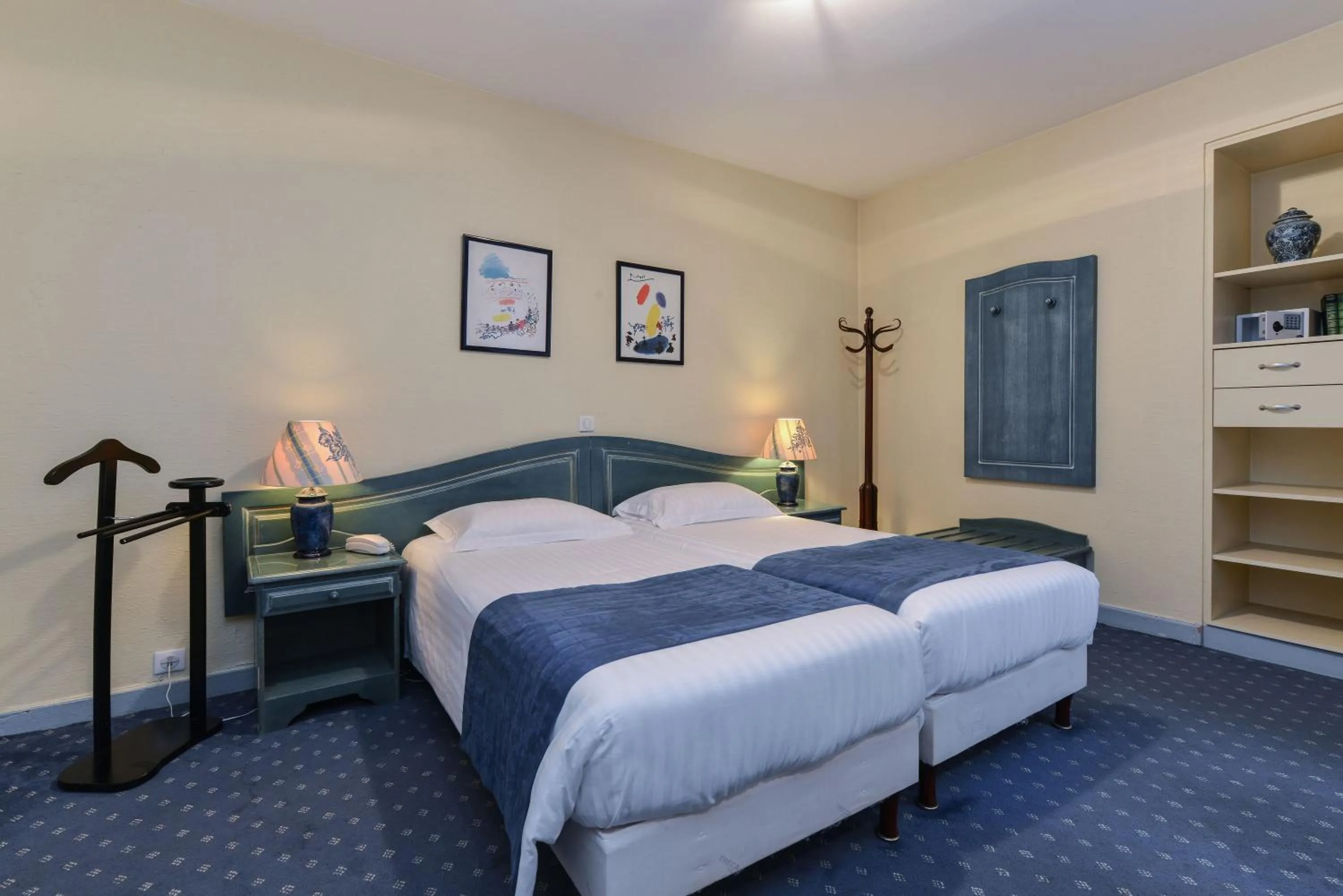 Photo of the whole room, Bed in Hotel du Pré