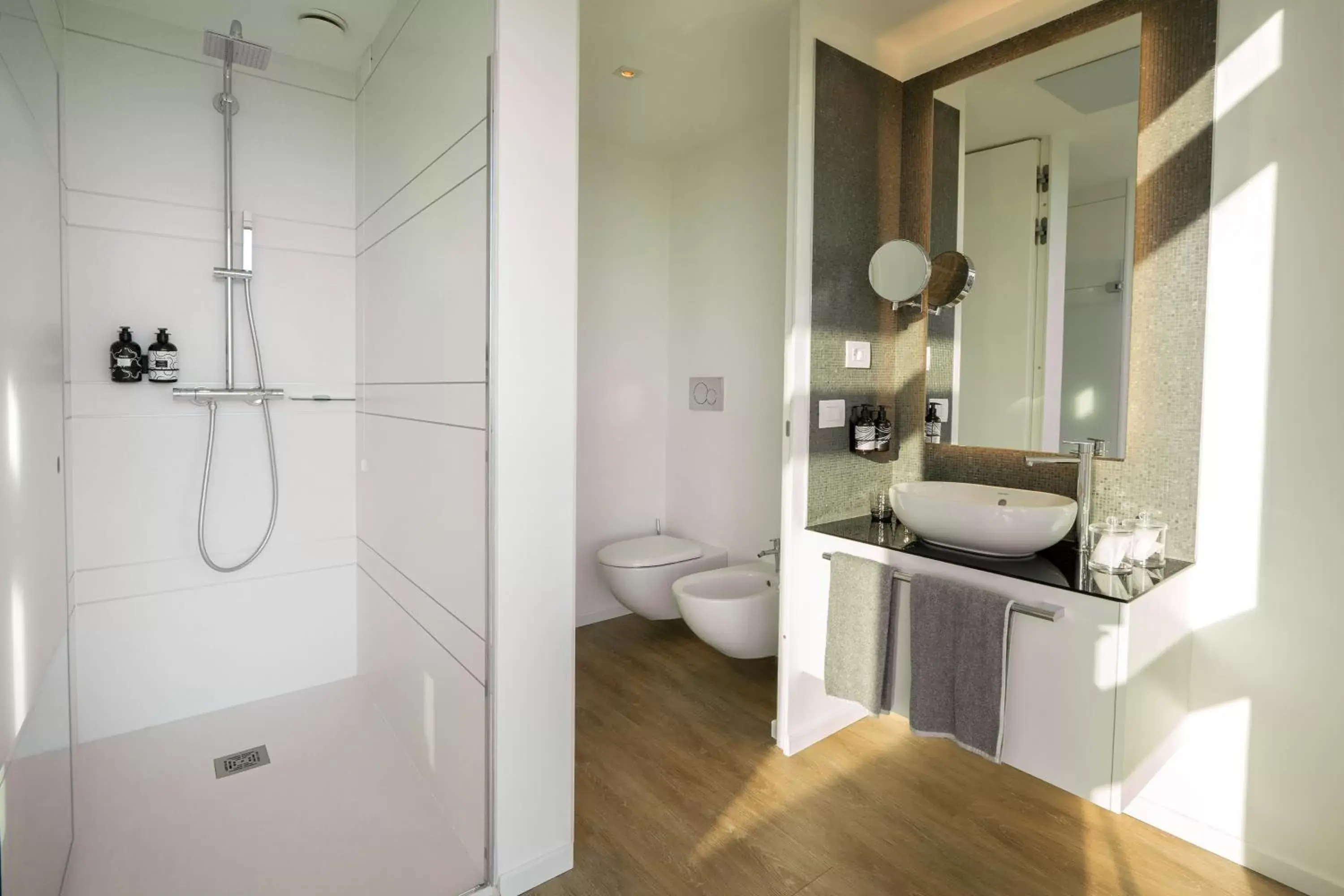 Shower, Bathroom in INNSiDE by Meliá Milano Torre GalFa