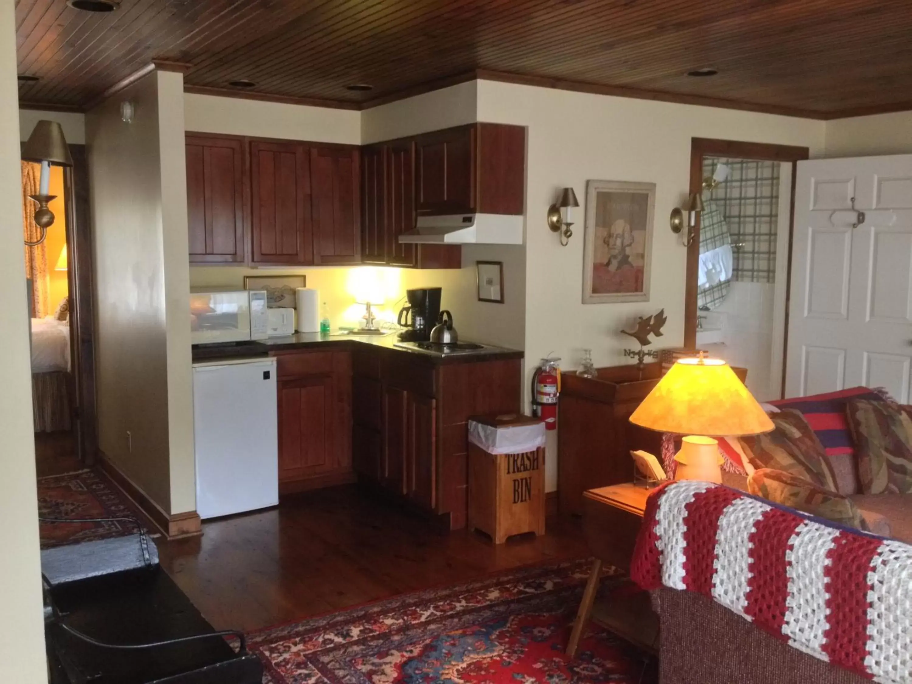 Kitchen or kitchenette, Kitchen/Kitchenette in The White House Inn