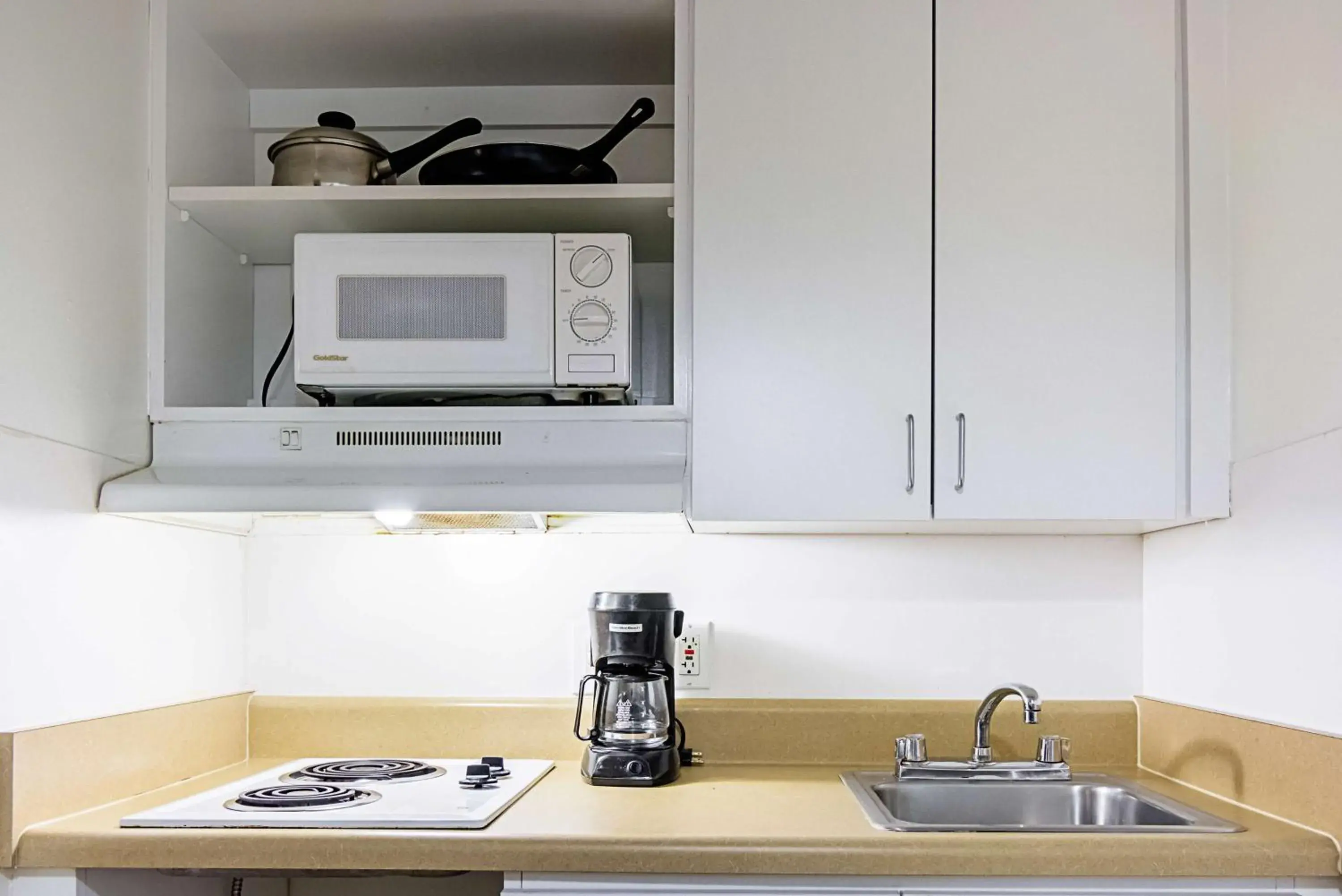 Photo of the whole room, Kitchen/Kitchenette in Motel 6-Fayetteville, NC - Fort Bragg Area