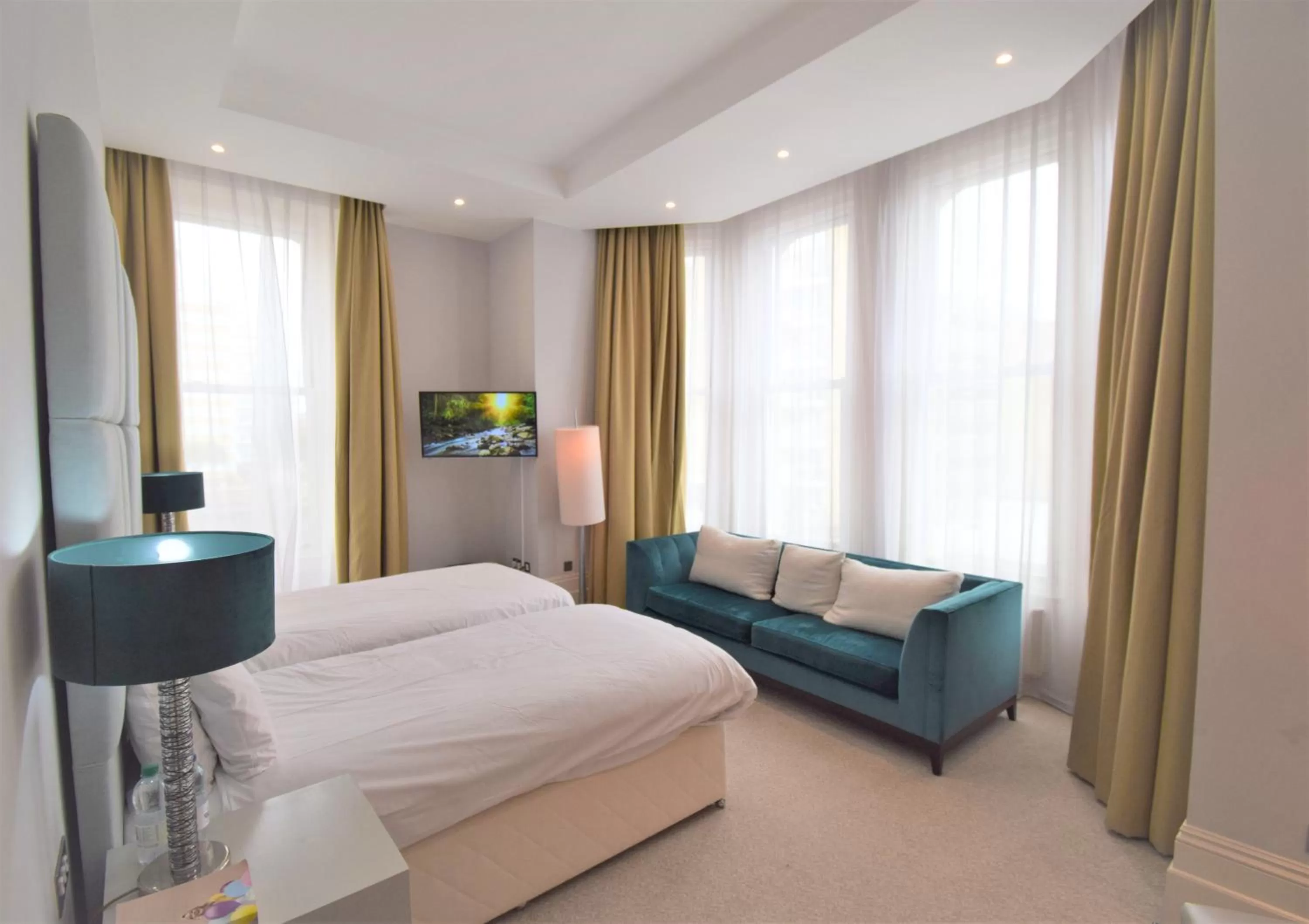 Bed in The Chatsworth Hotel