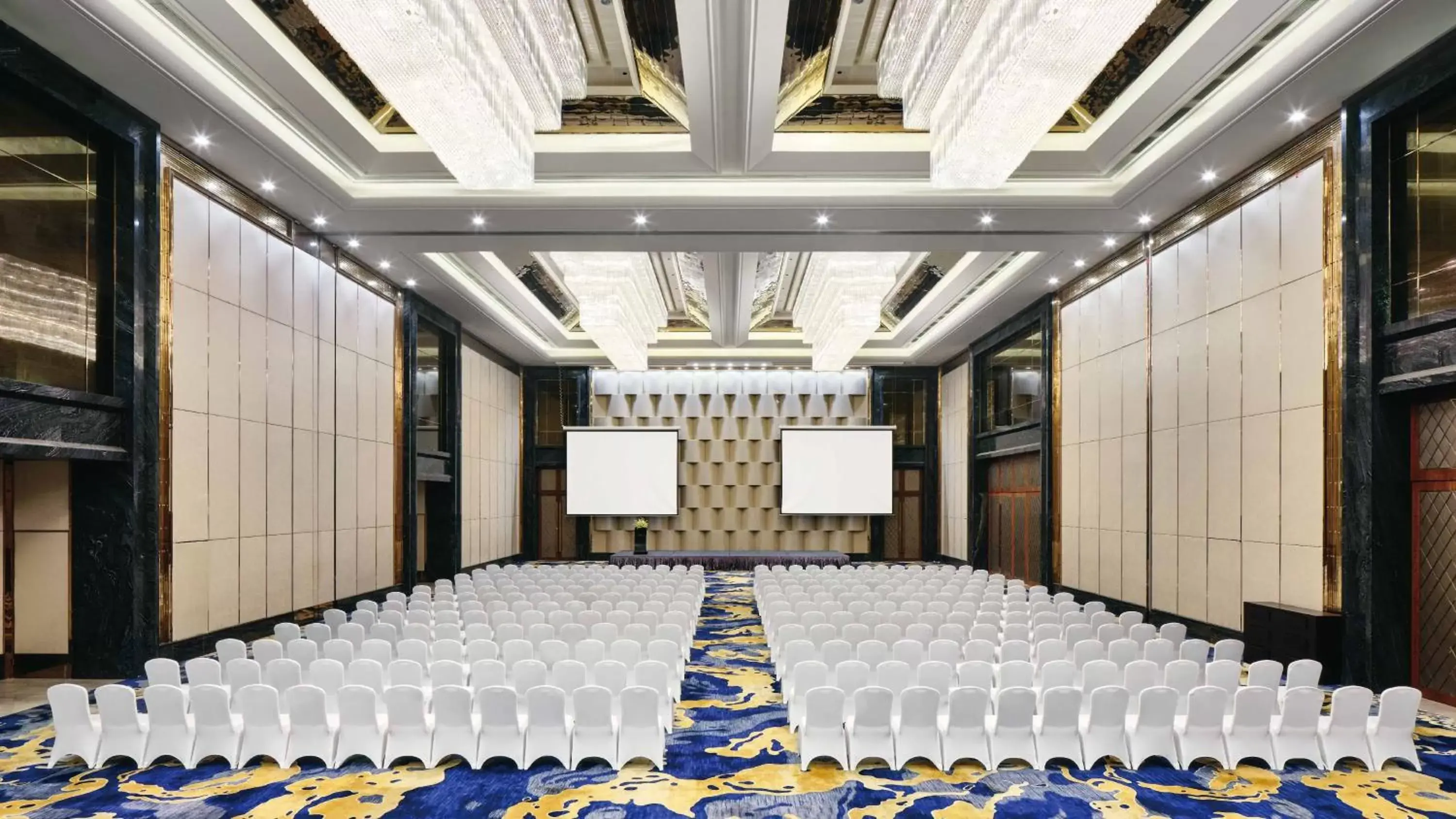 Banquet/Function facilities in Crowne Plaza Hailing Island, an IHG Hotel