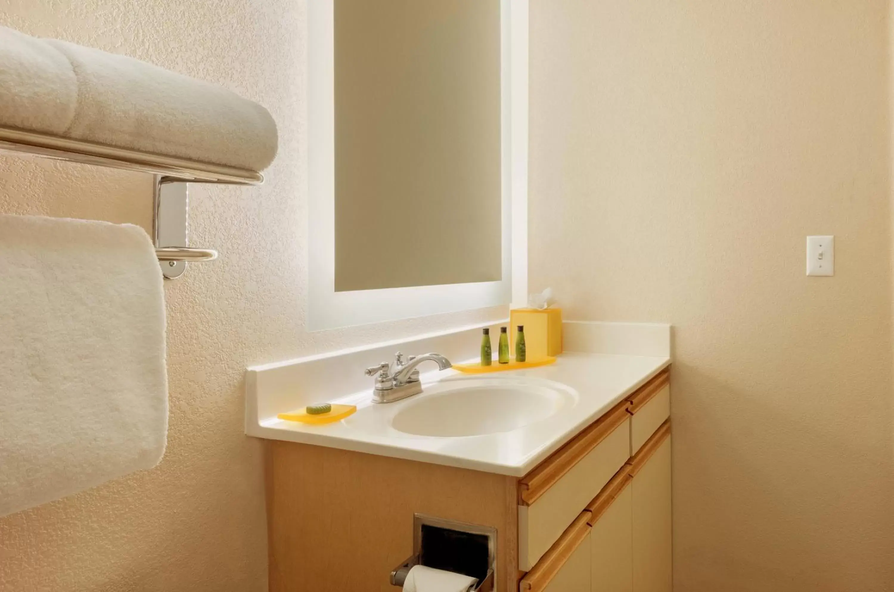 Bathroom in Larkspur Landing Milpitas-An All-Suite Hotel