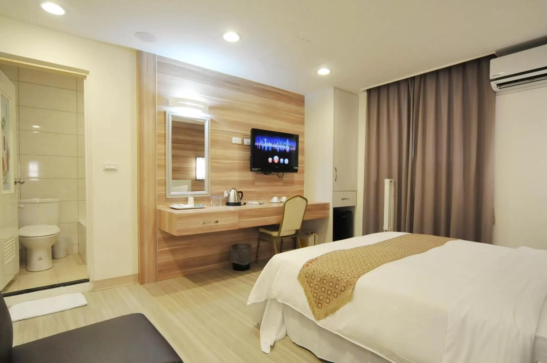Photo of the whole room, Bed in Chengdian Hotel
