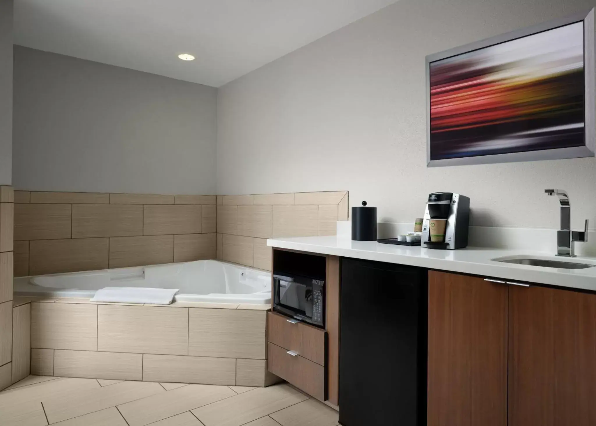 Bedroom, Kitchen/Kitchenette in Holiday Inn Express and Suites New Orleans Airport, an IHG Hotel