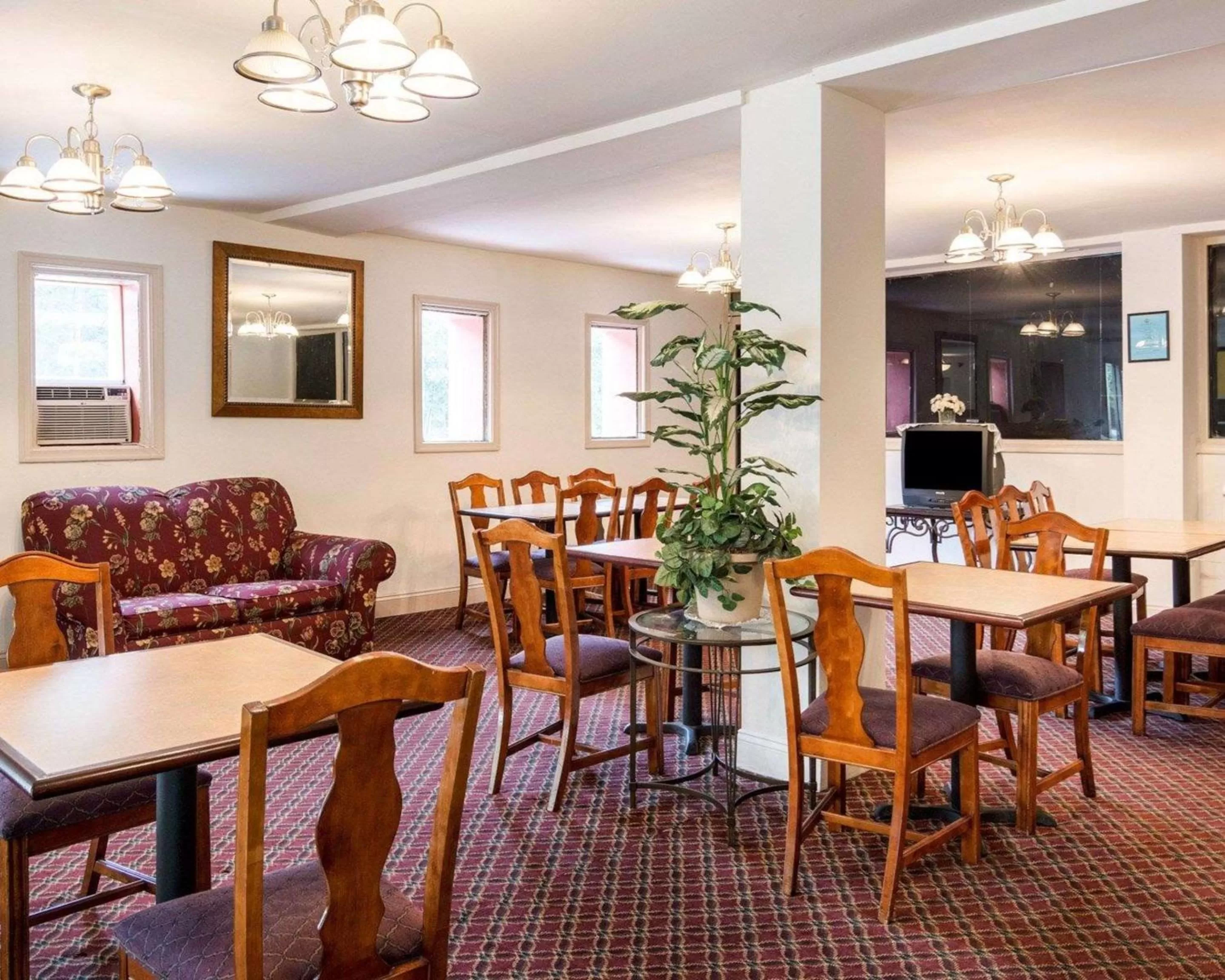 Restaurant/places to eat in Econo Lodge Petersburg - Fort Lee