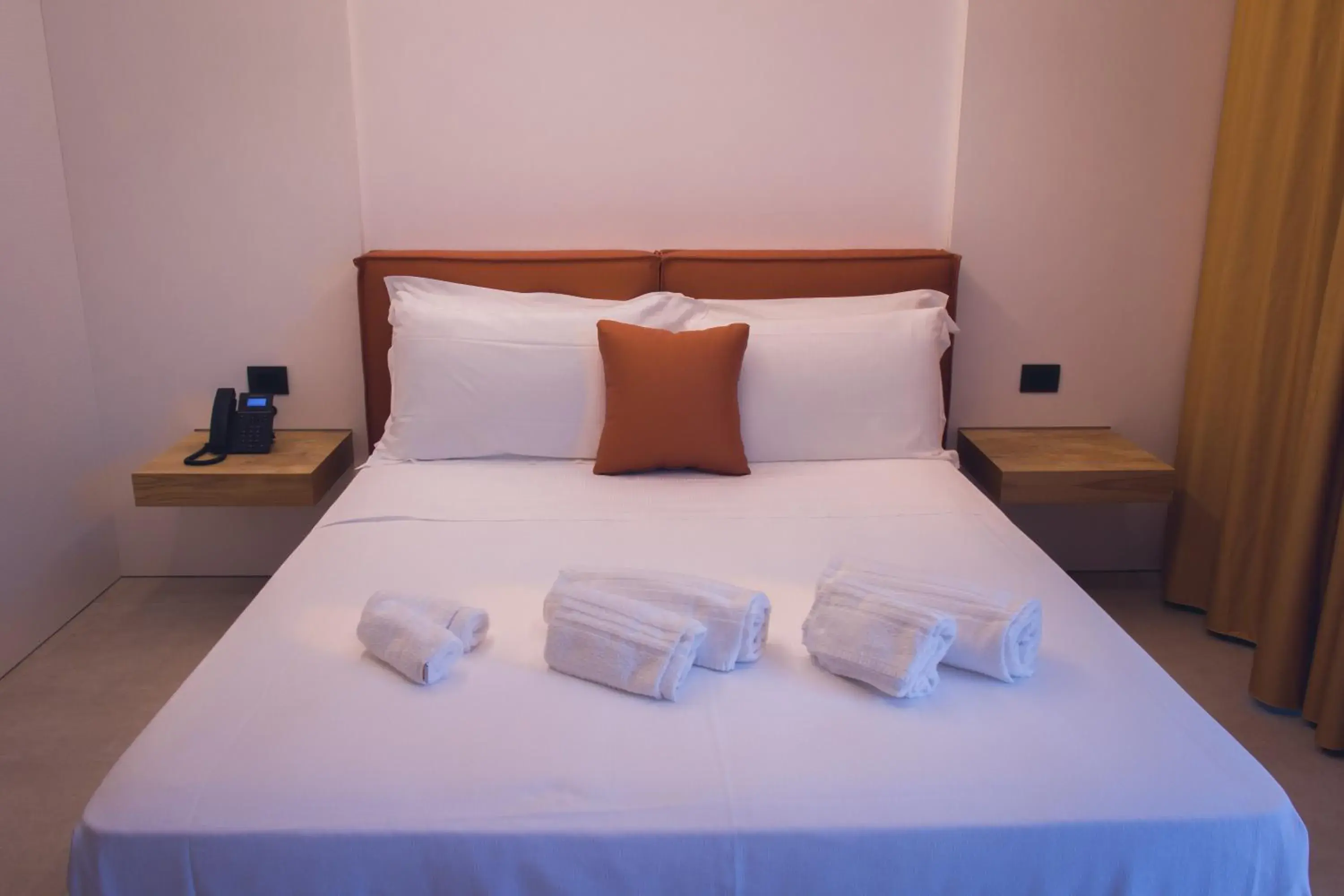 Double Room with Garden View - single occupancy in Sunset Hotel Double Room with Garden View - single occupancy in Sunset Hotel