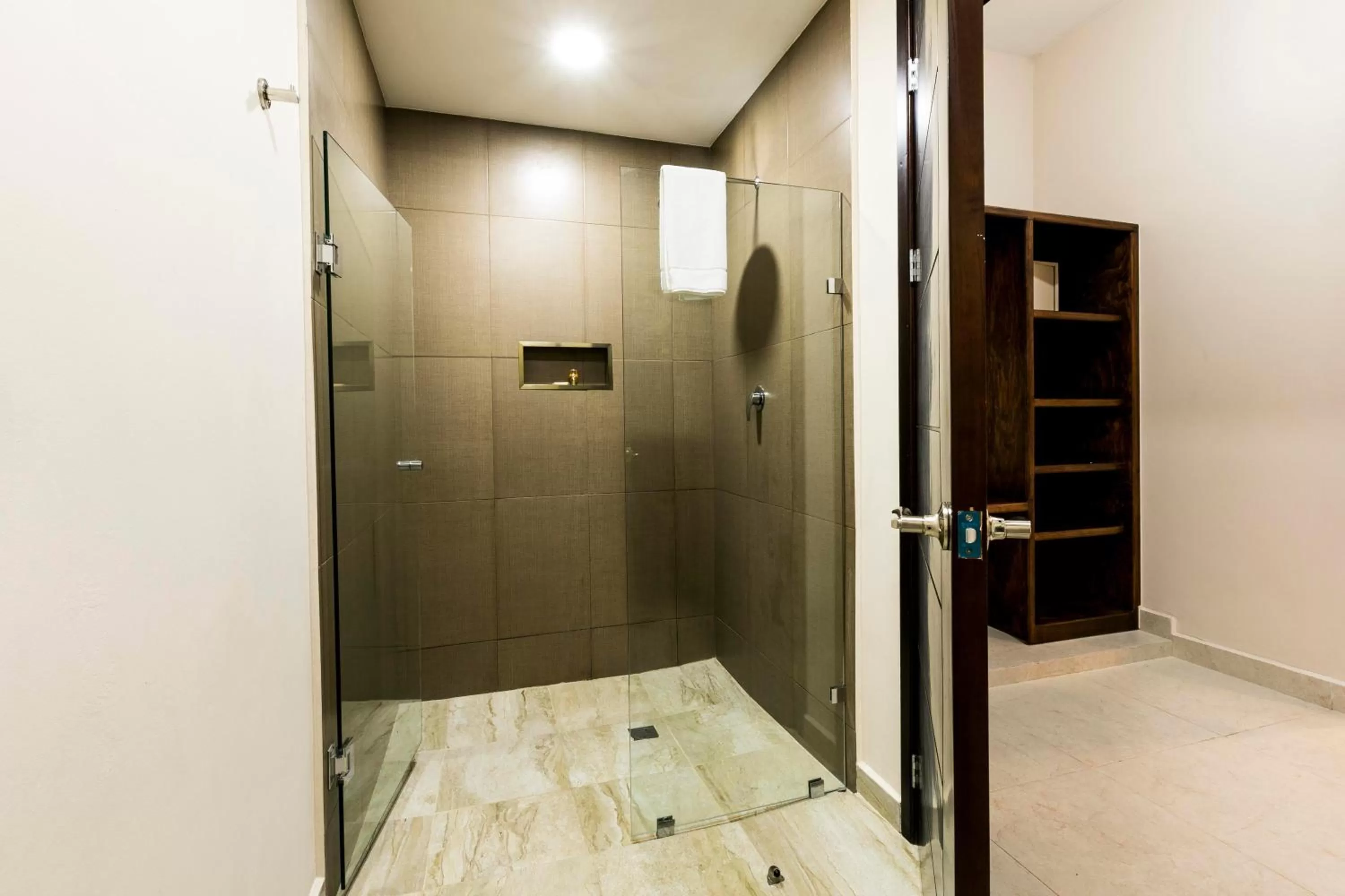 Shower in Hotel Los Frailes, Valladolid, Yucatán