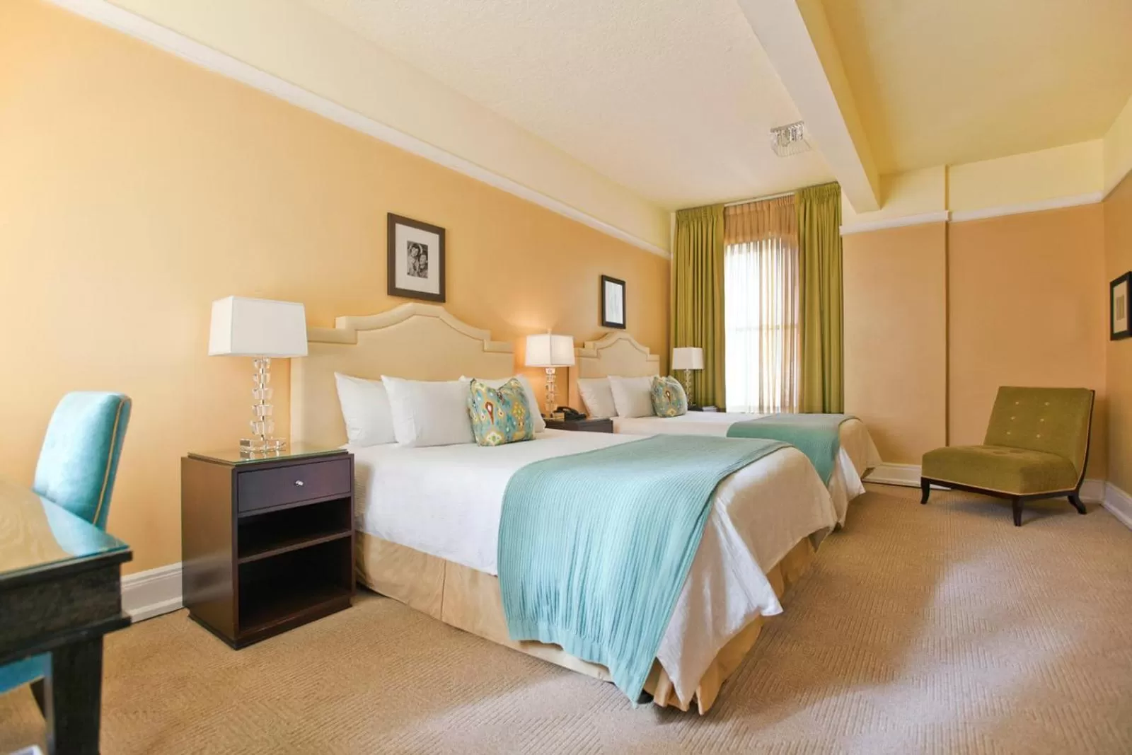 Photo of the whole room, Bed in Hotel DeLuxe