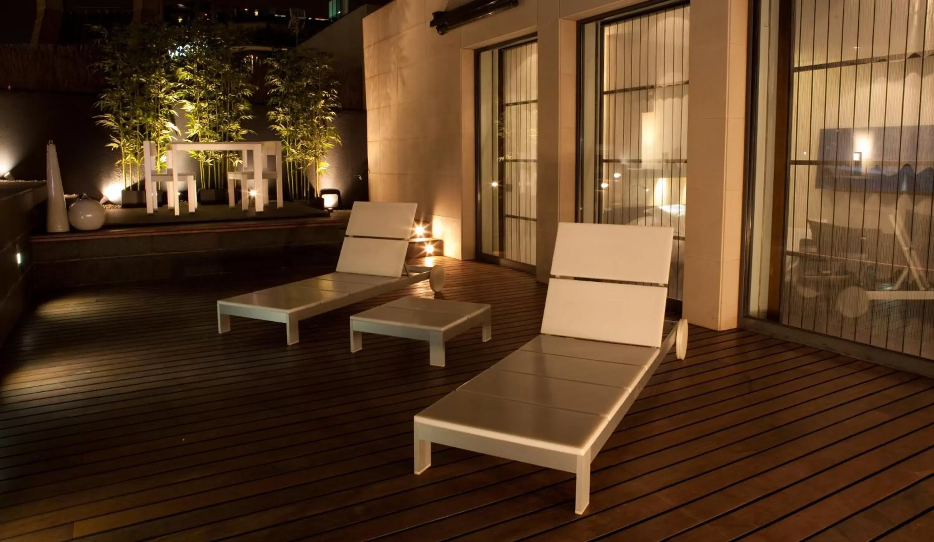 Balcony/Terrace, Seating Area in Sixtytwo Hotel