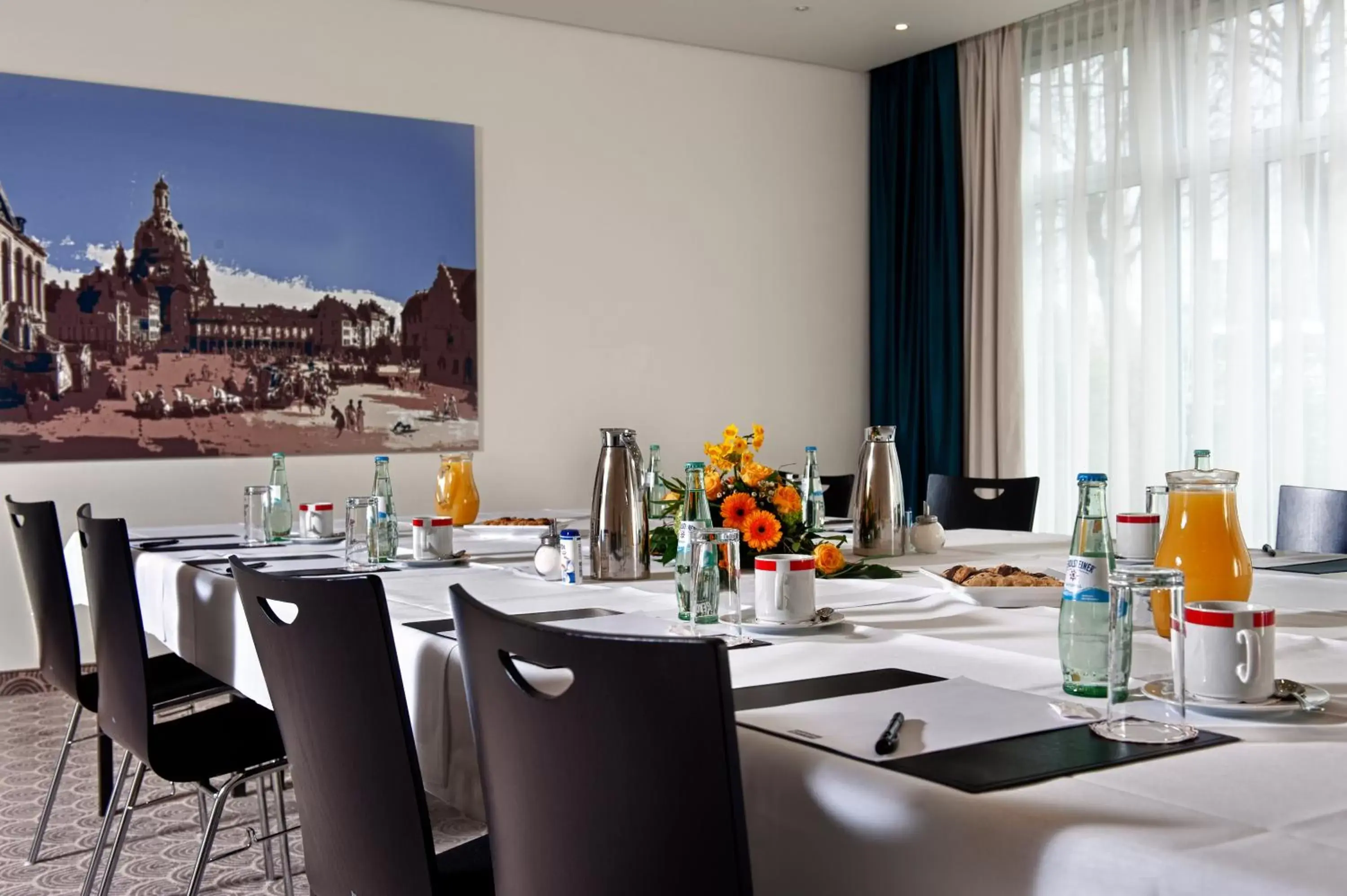 Meeting/conference room, Restaurant/Places to Eat in Ramada by Wyndham Dresden