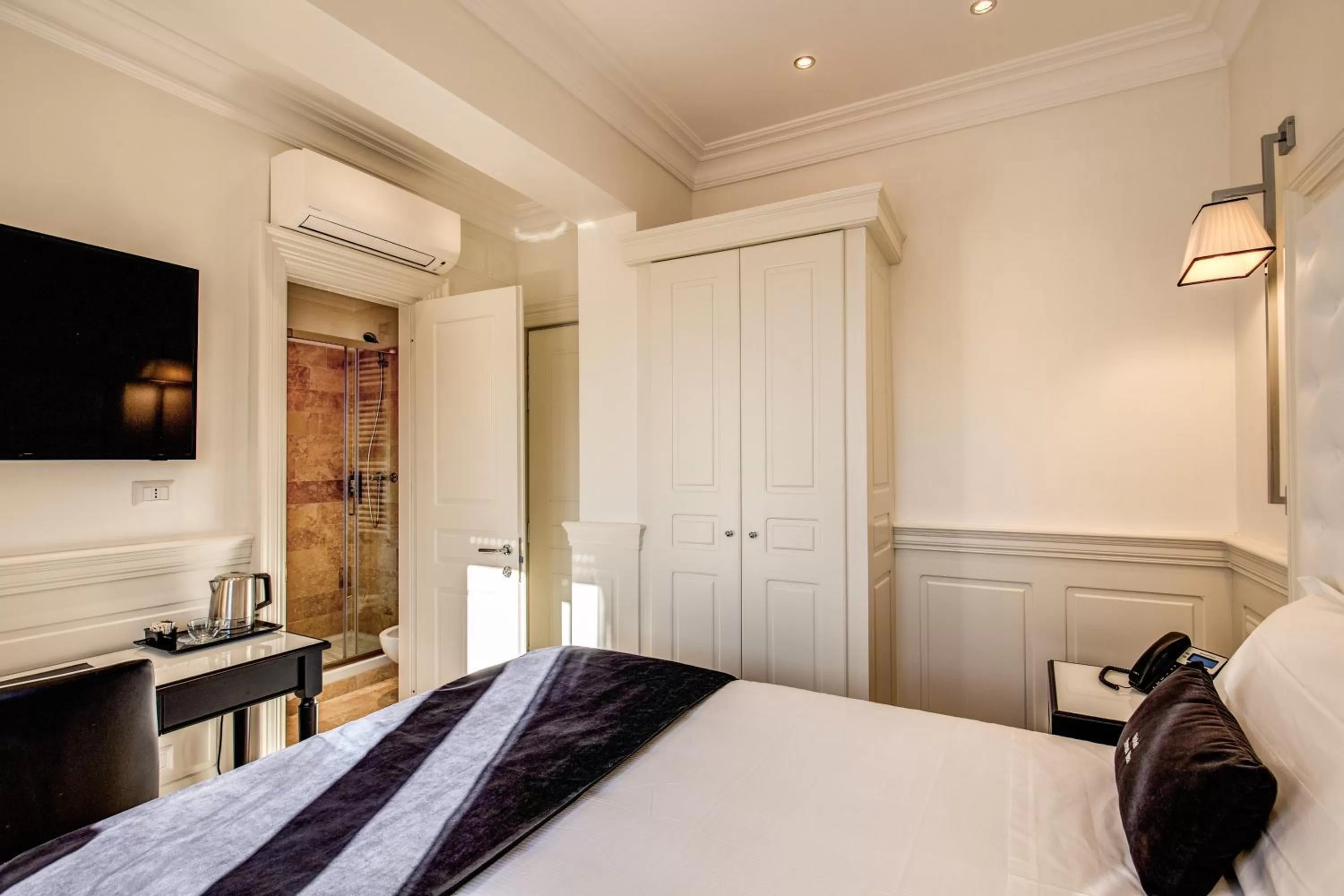 Photo of the whole room, Bed in Hotel Domus Mea