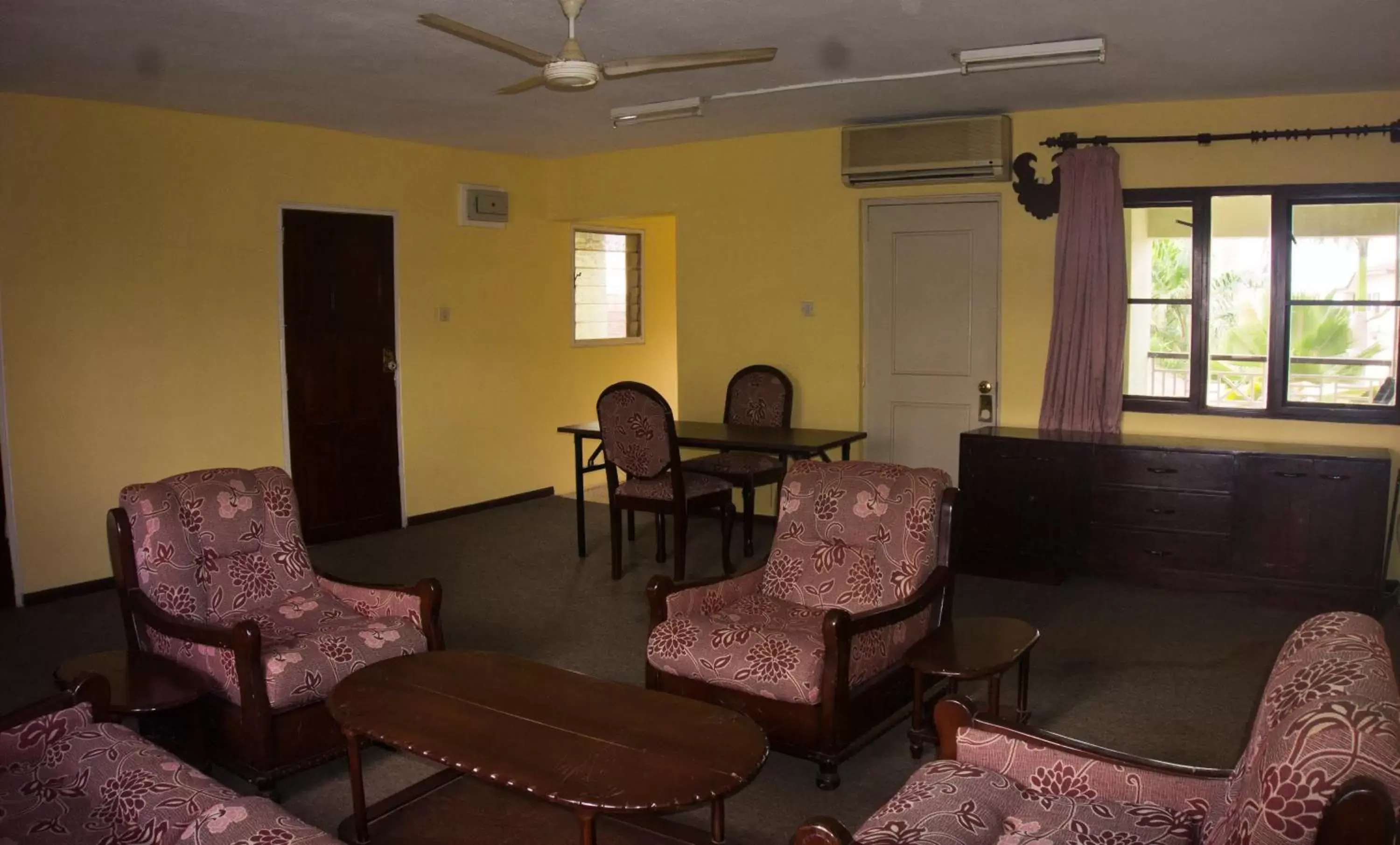 Day, Seating Area in Pekan Hotel