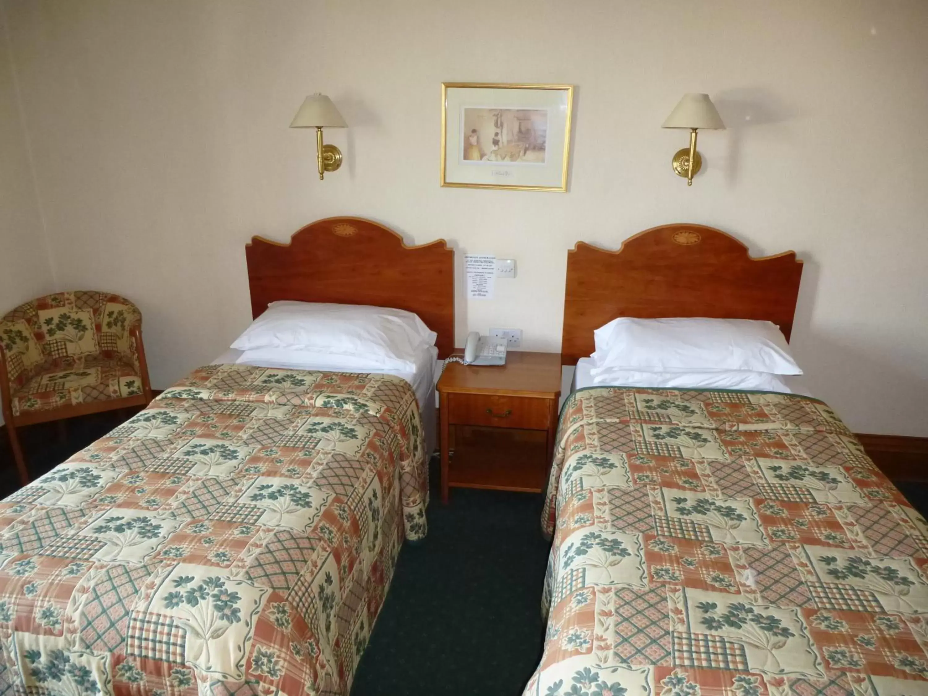 Bed in Somerton House Hotel