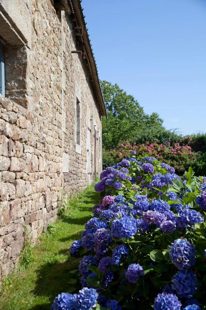 Property Building in Maison de Kersalomon