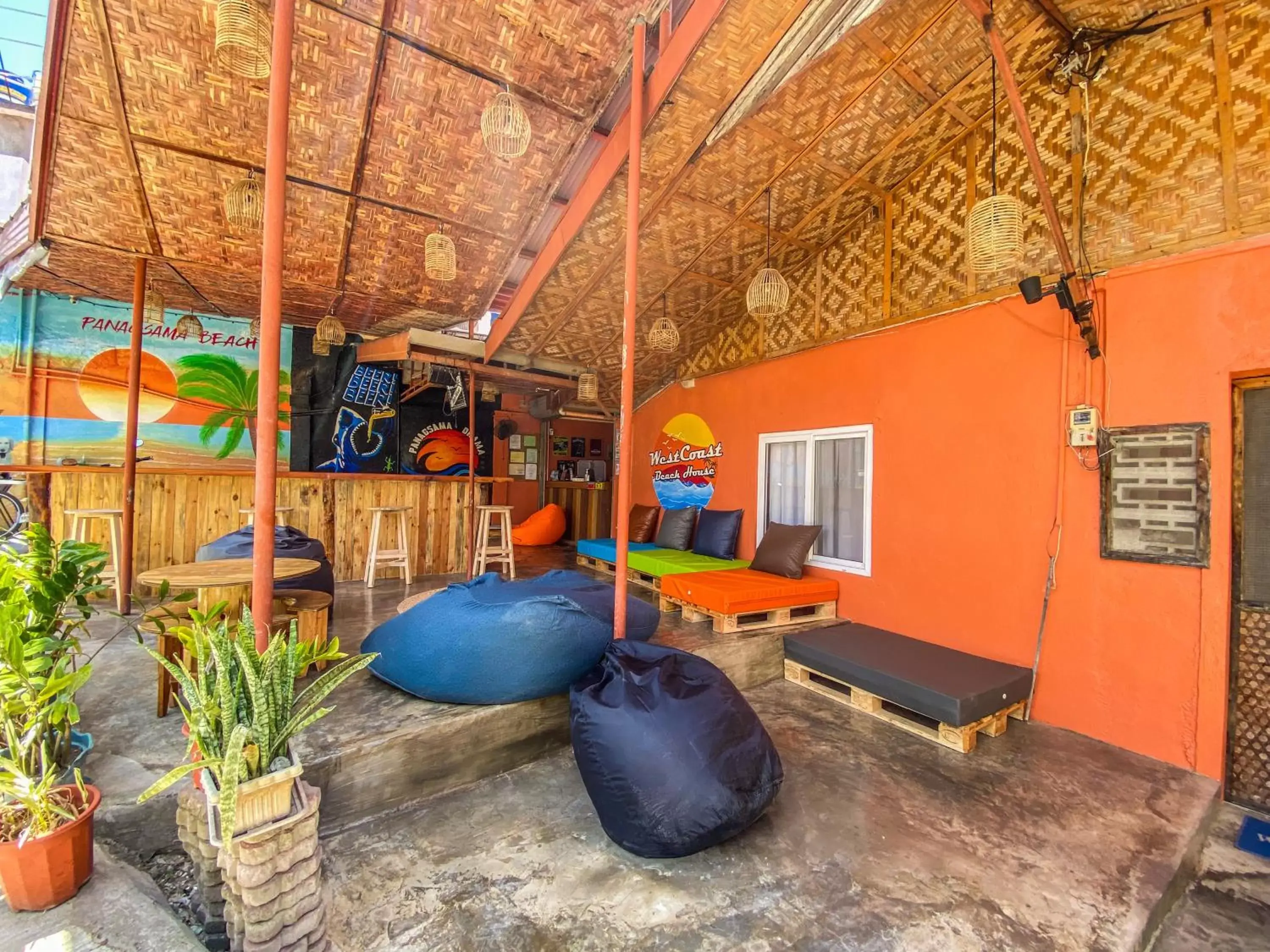 Lounge or bar in West Coast Beach House Lounge or bar in West Coast Beach House