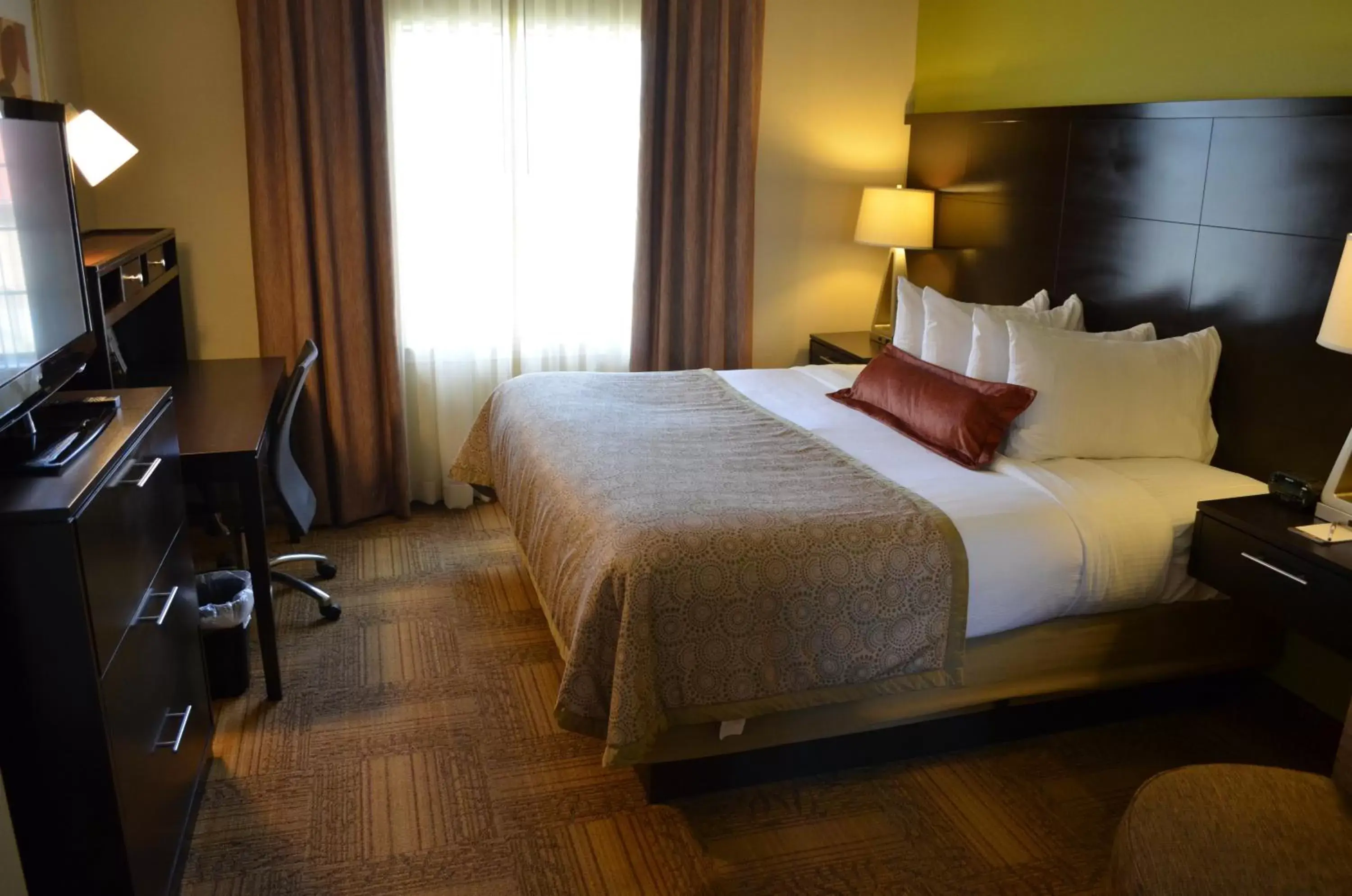 Photo of the whole room, Bed in Staybridge Suites Longview, an IHG Hotel