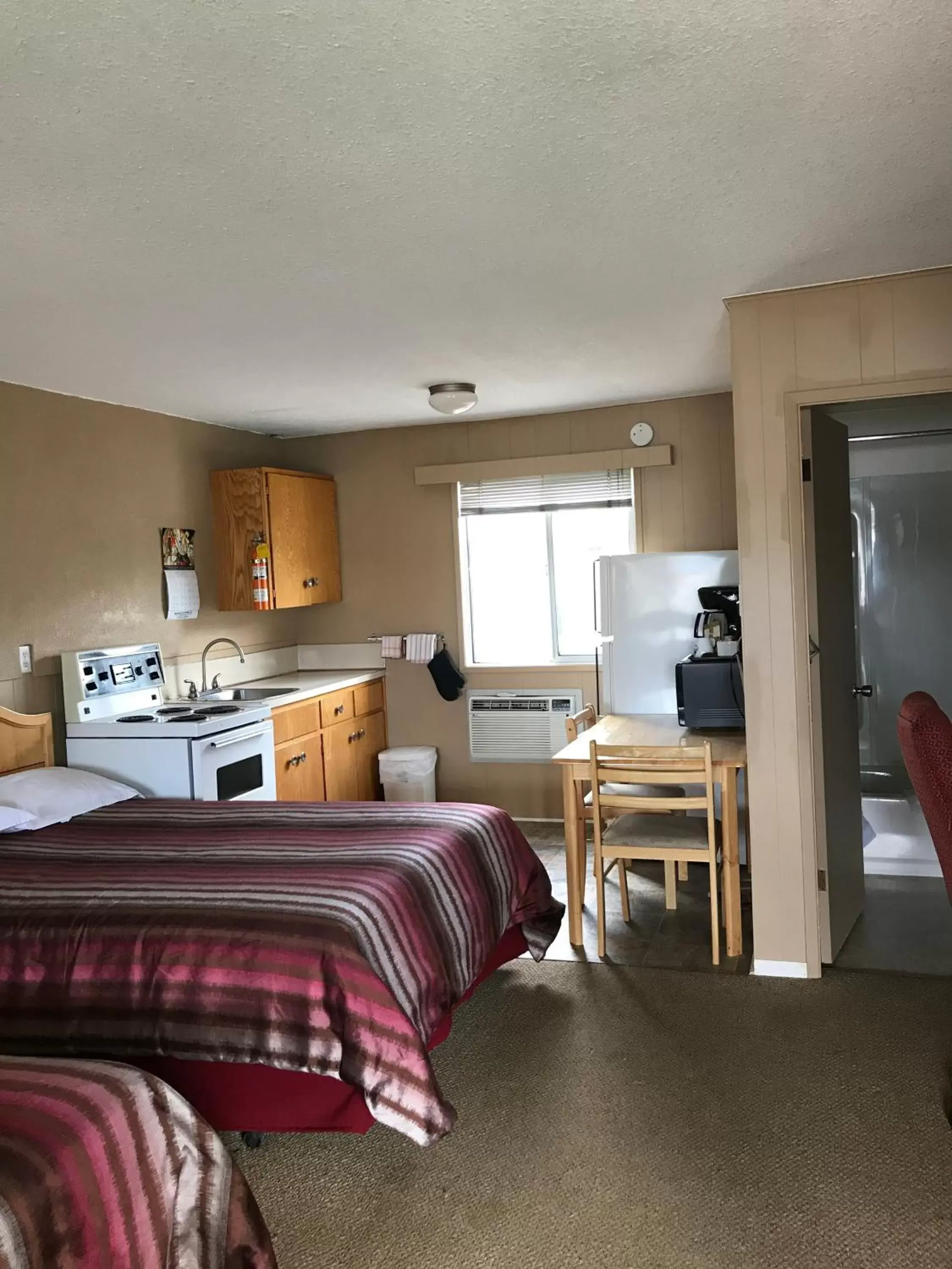 Photo of the whole room, Kitchen/Kitchenette in Bulkley Valley Motel