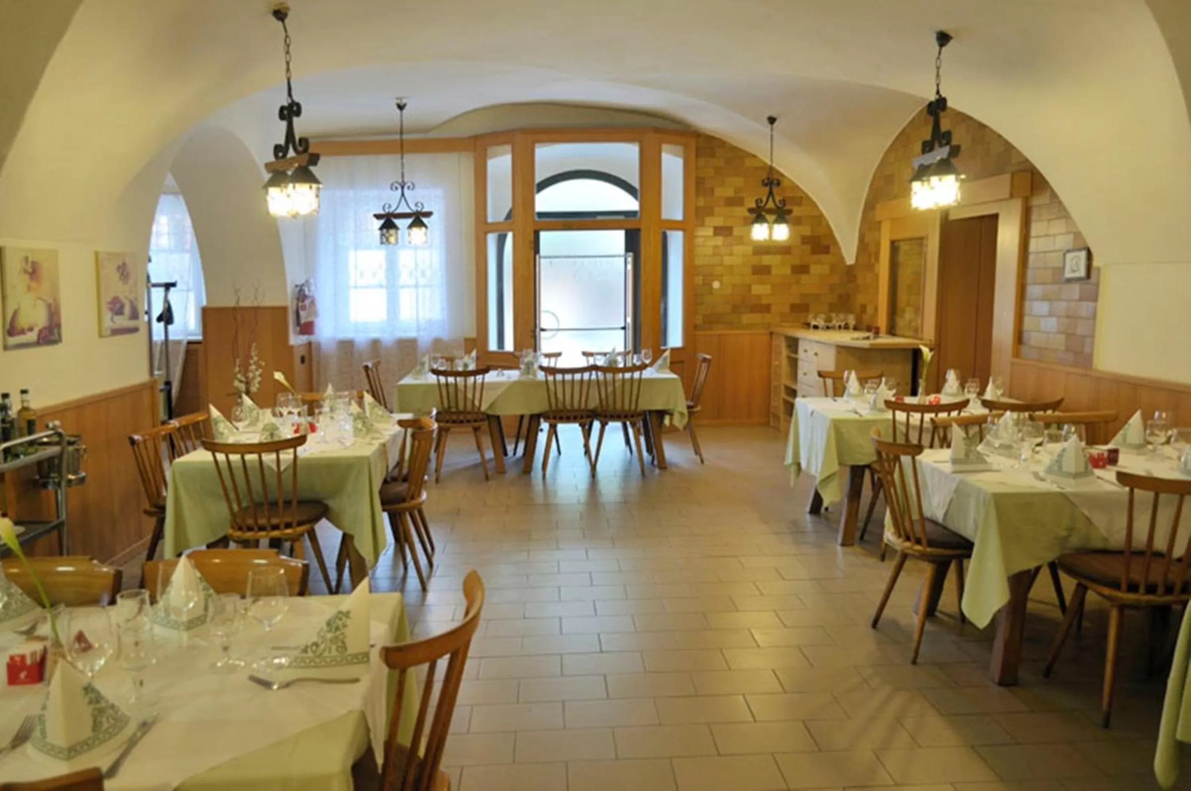 Restaurant/places to eat in Albergo Casagrande