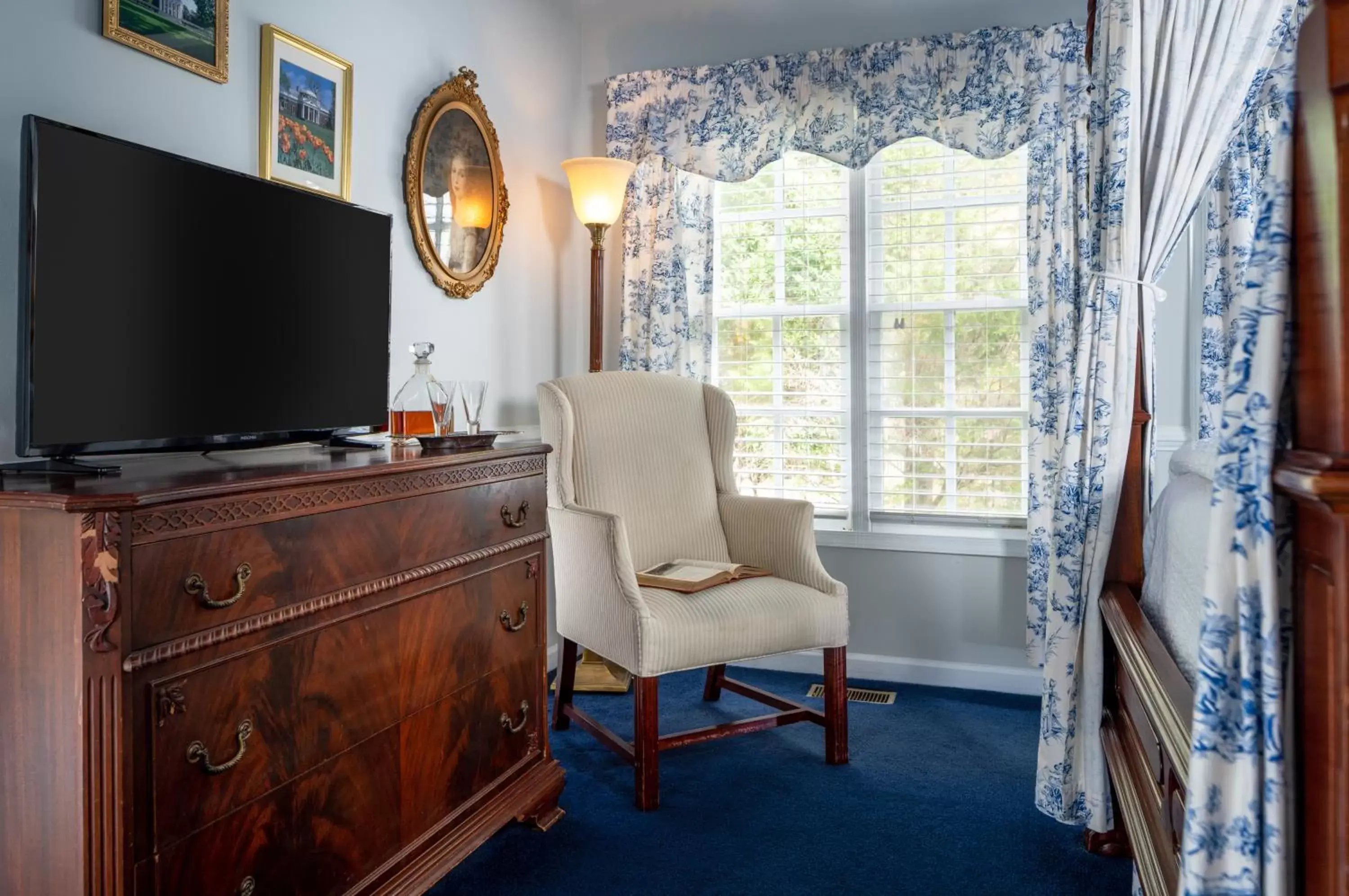 TV/Entertainment Center in A Williamsburg White House Inn