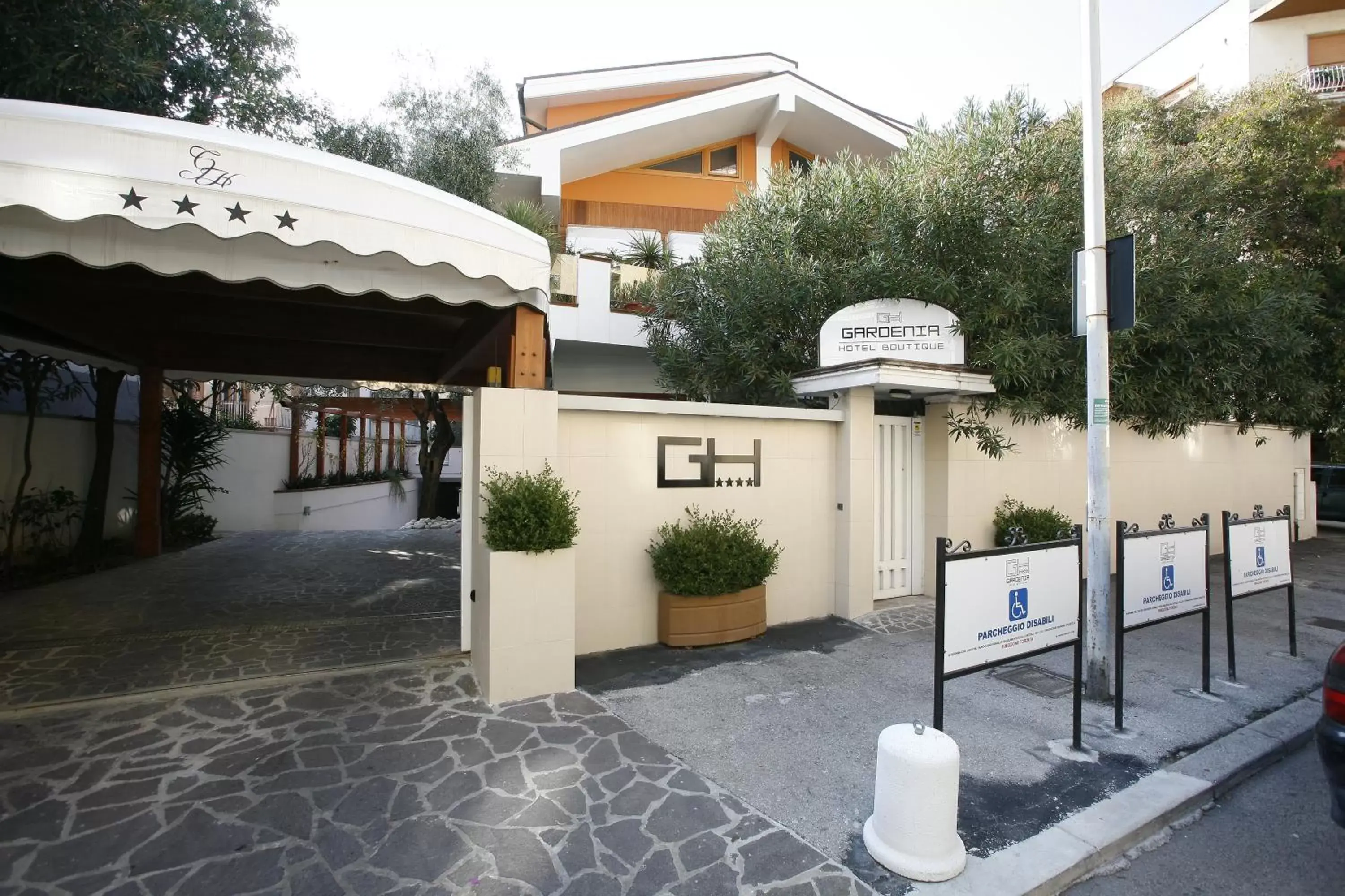 Facade/entrance, Property Building in Villa Alba Luxury Resort