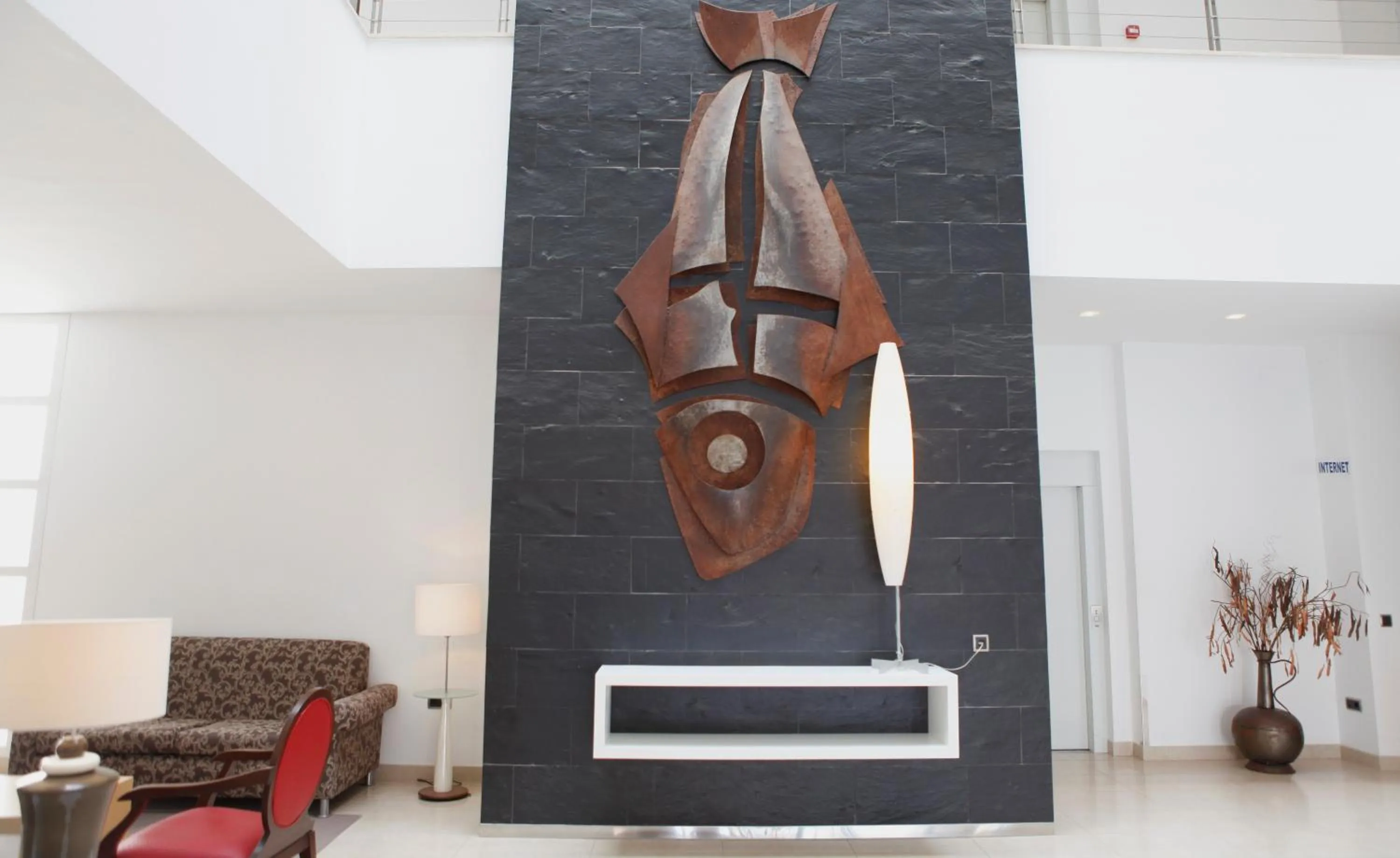 Communal lounge/ TV room in Hotel Adiafa