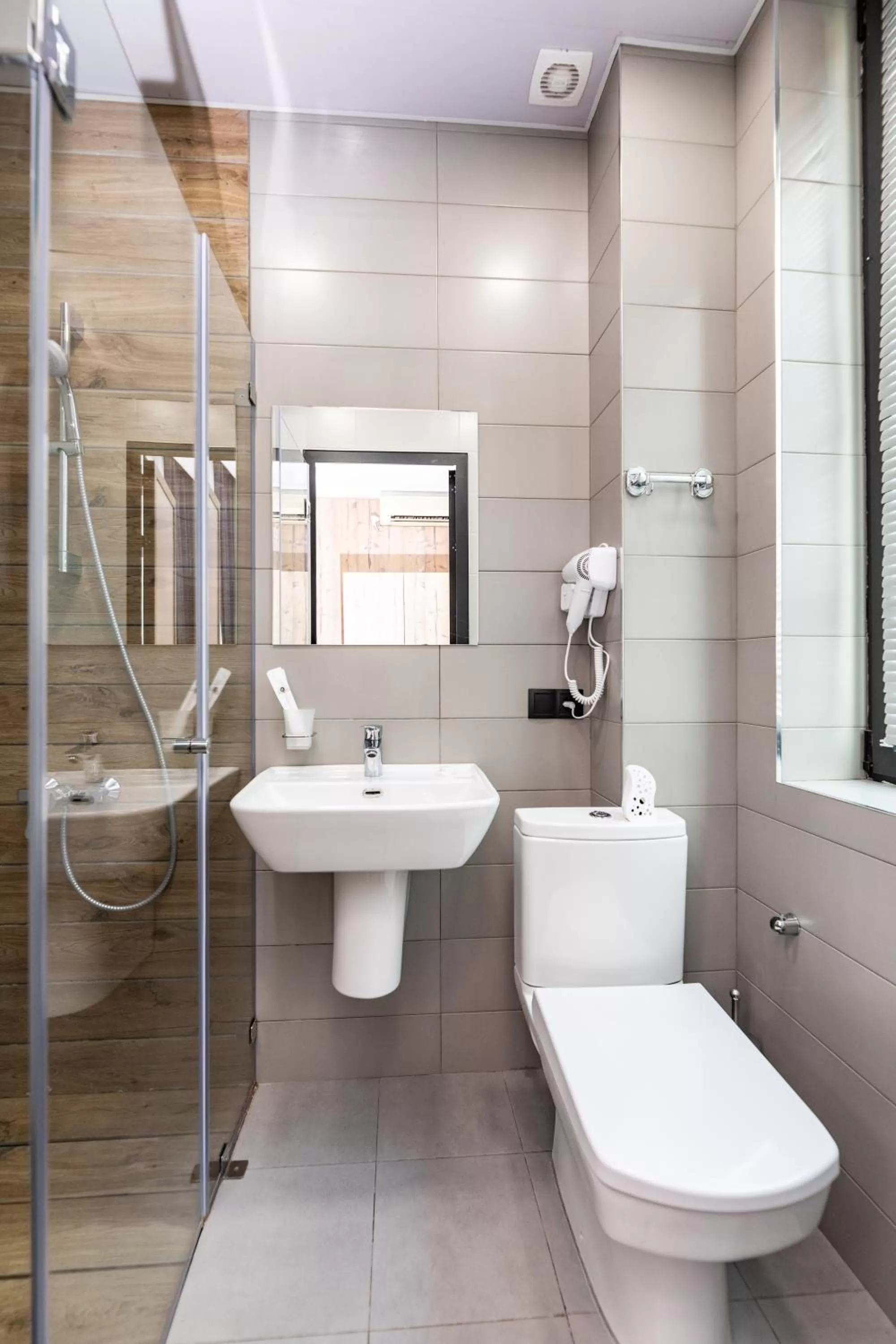 Shower in Old Side Corner