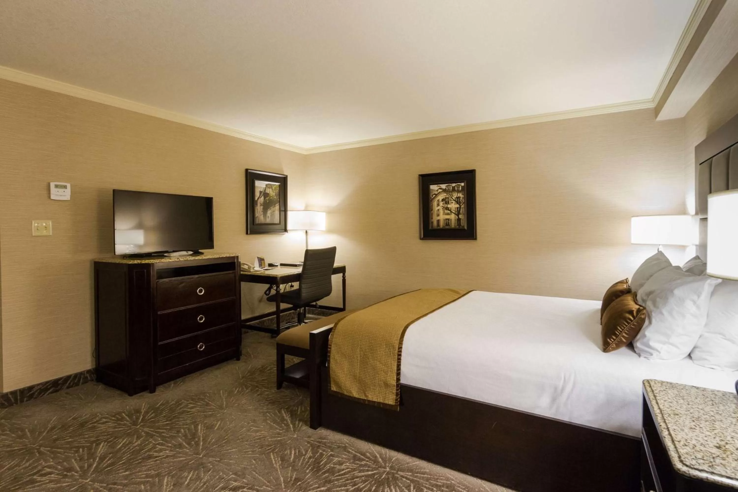 Photo of the whole room, Bed in Best Western PLUS The Arden Park Hotel