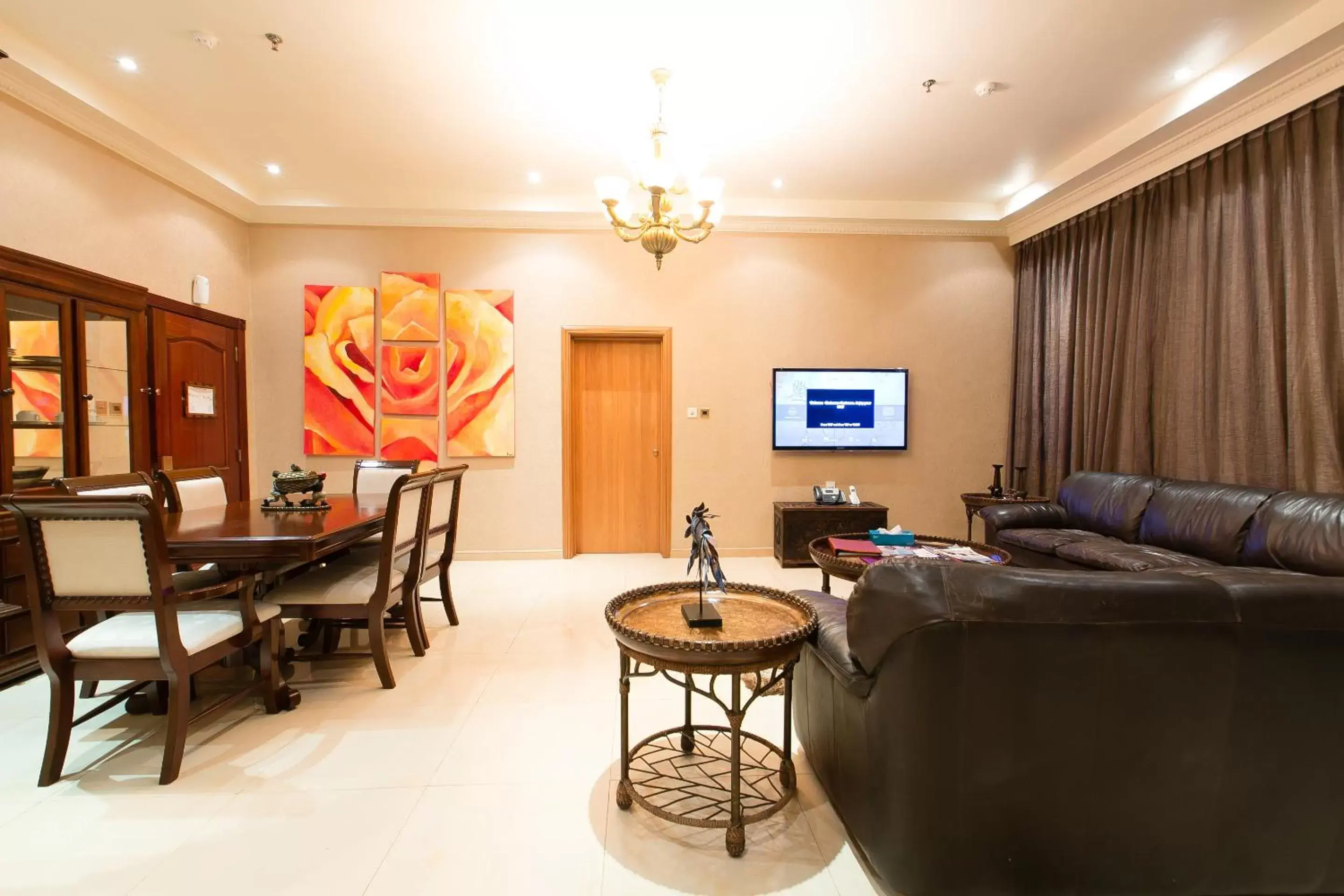 Living room, Seating Area in Victoria Crown Plaza Hotel