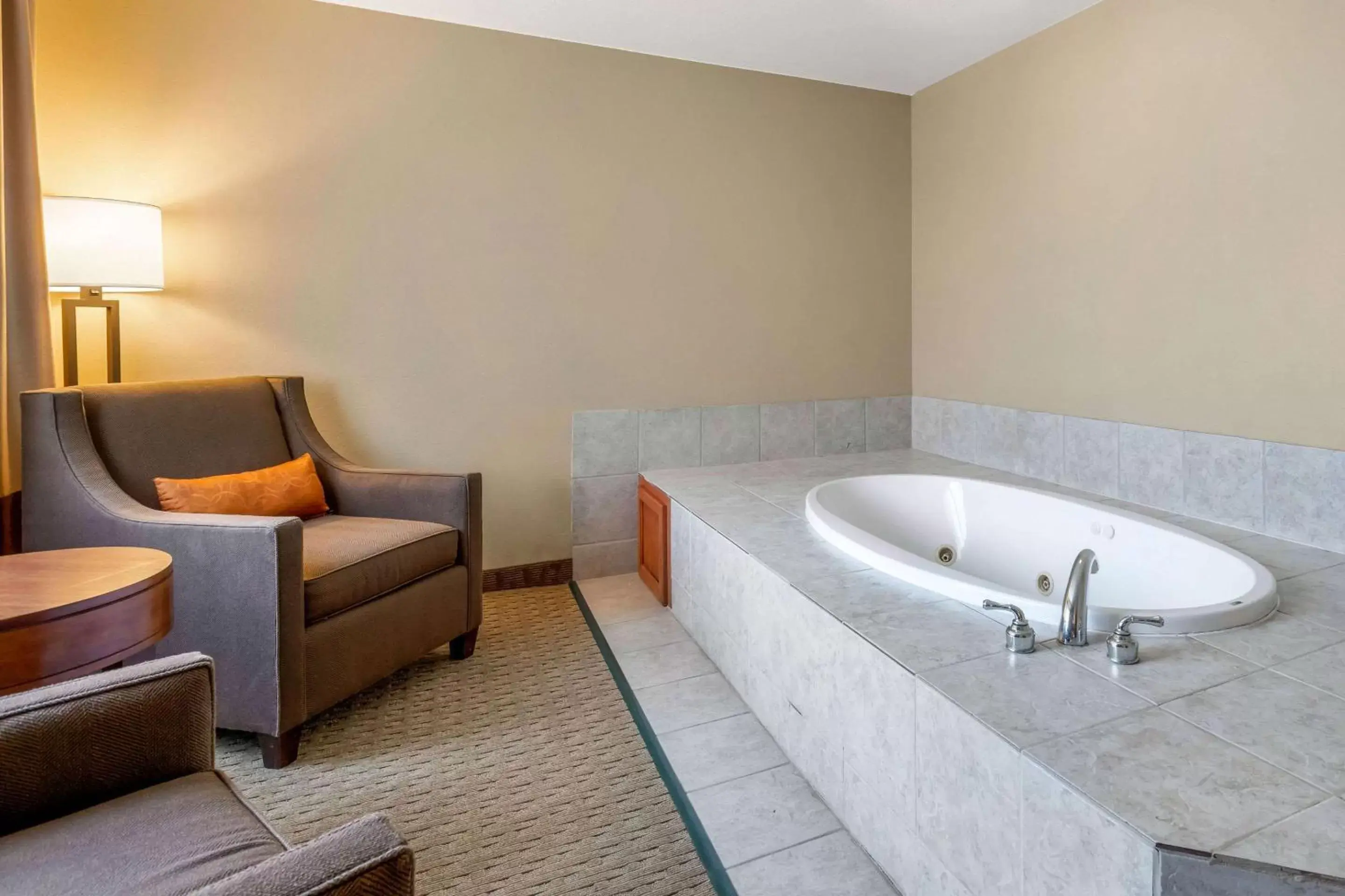 Photo of the whole room, Bathroom in Comfort Suites Burlington