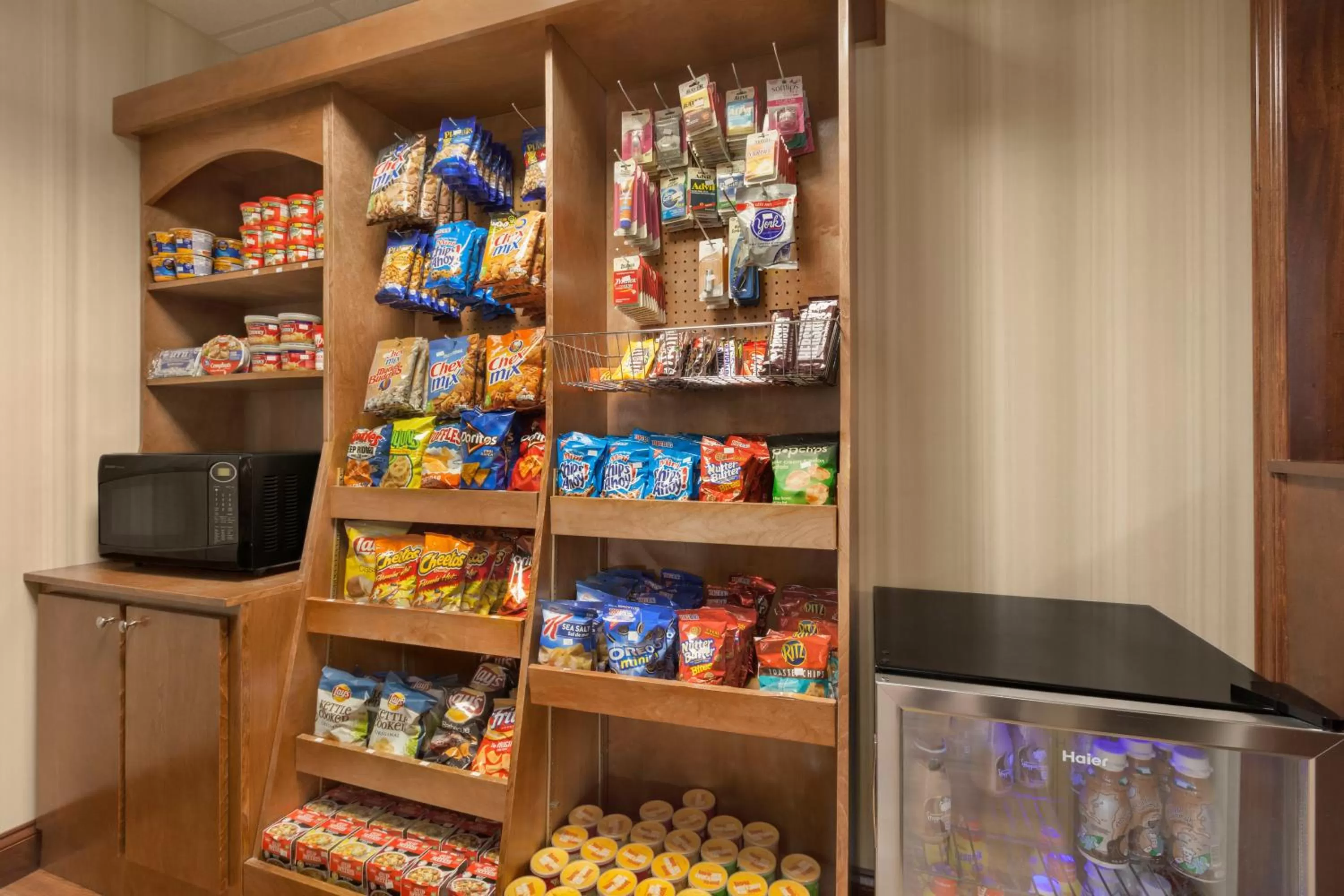On-site shops in Country Inn & Suites by Radisson, Doswell Kings Dominion , VA