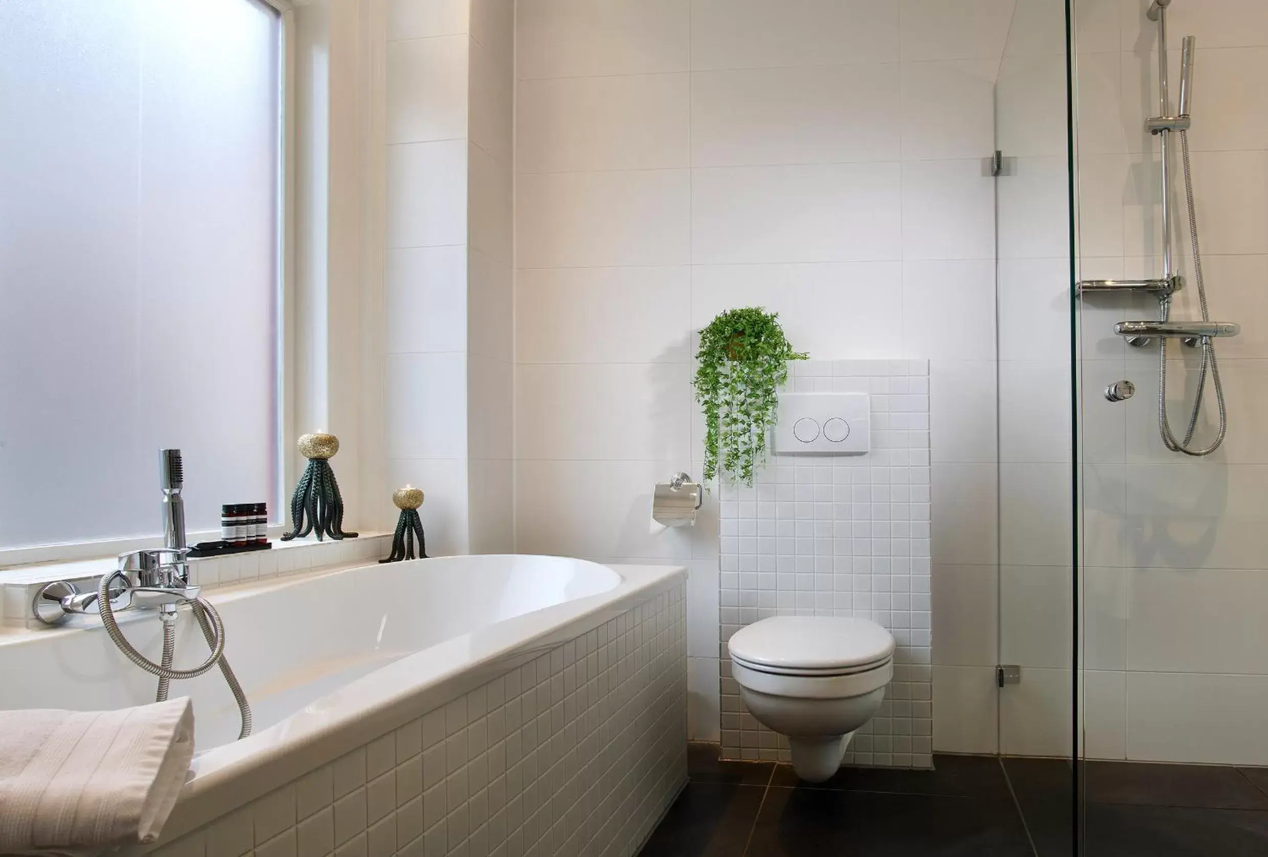 Bathroom in Haarlem Hotel Suites