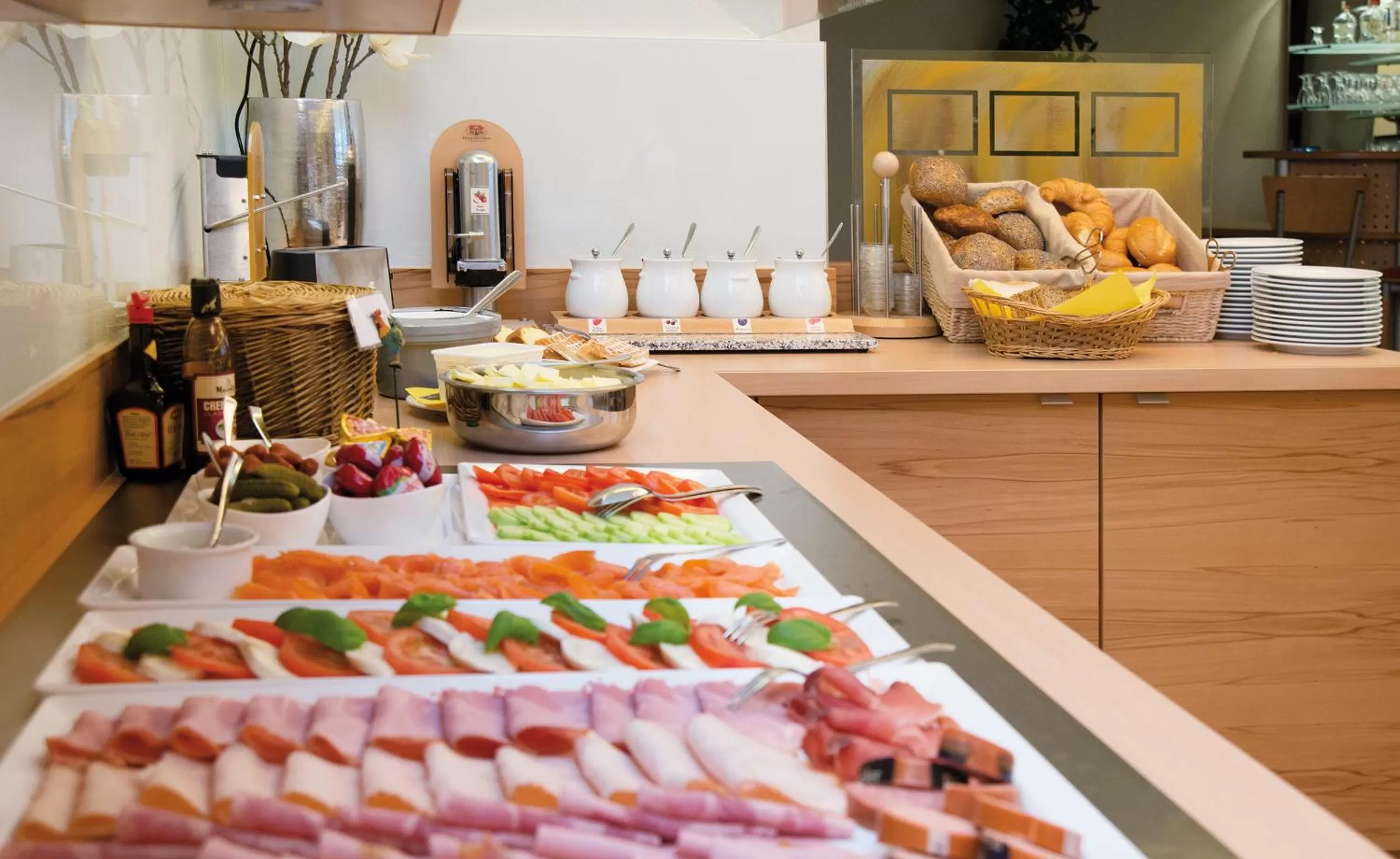 Buffet breakfast in Comfort Garni Stadtzentrum Hotel